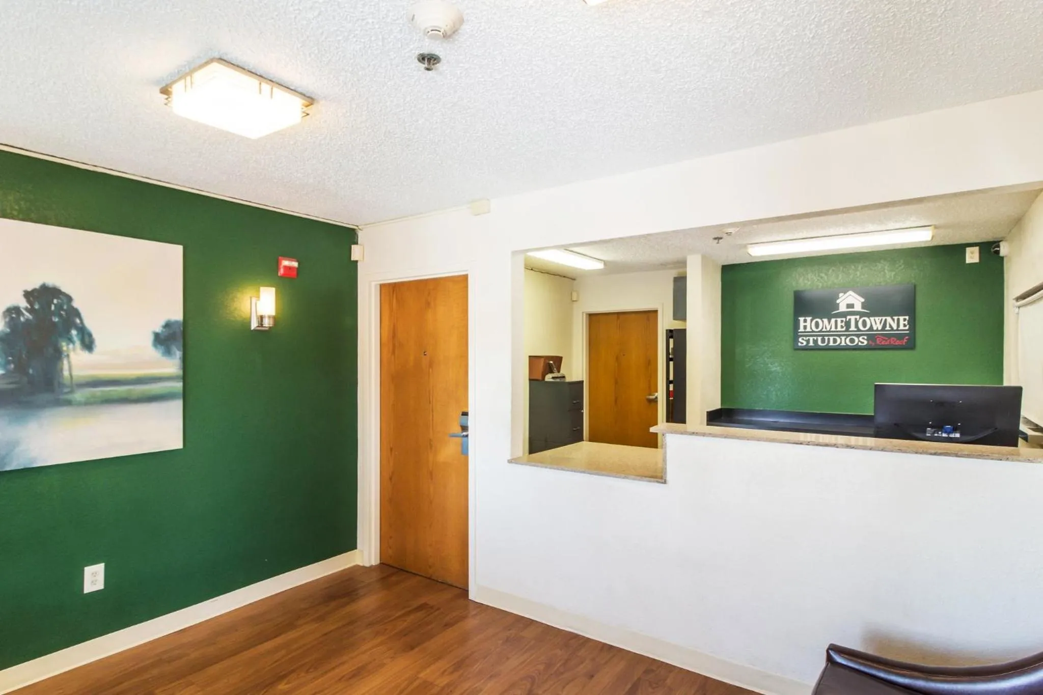 Lobby or reception in HomeTowne Studios by Red Roof Houston - West Oaks - Energy Corridor