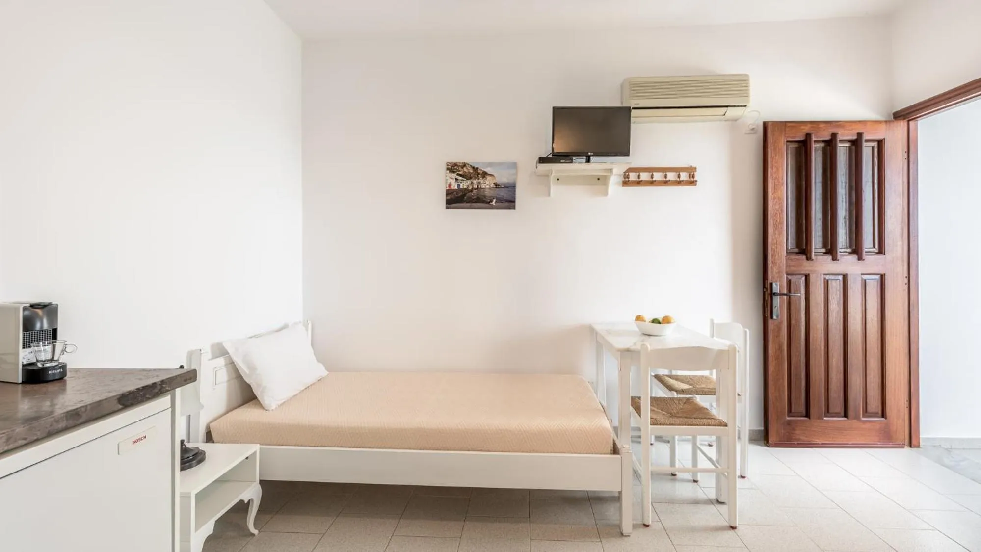 Giourgas Studios & Apartments