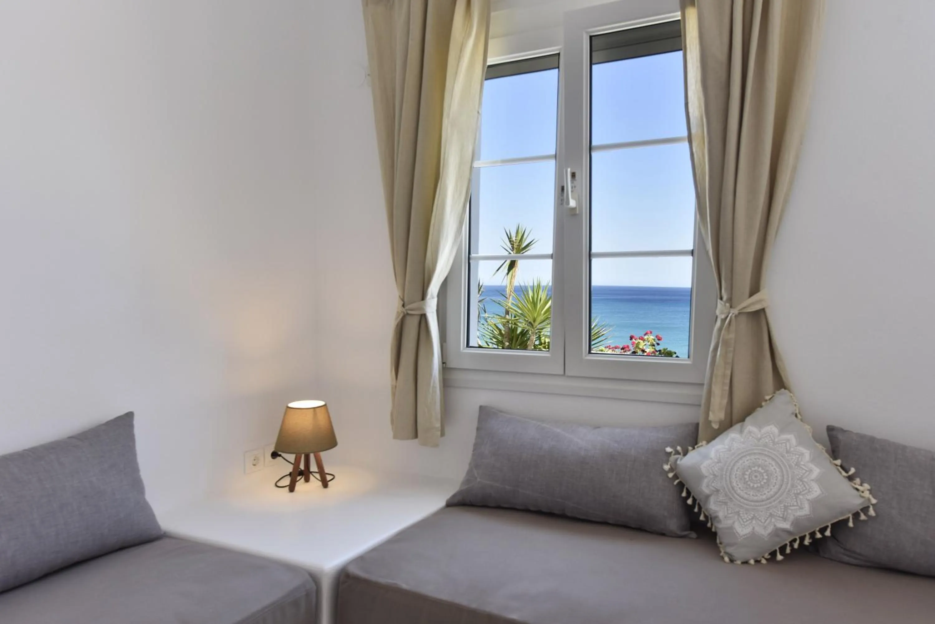 Giourgas Studios & Apartments