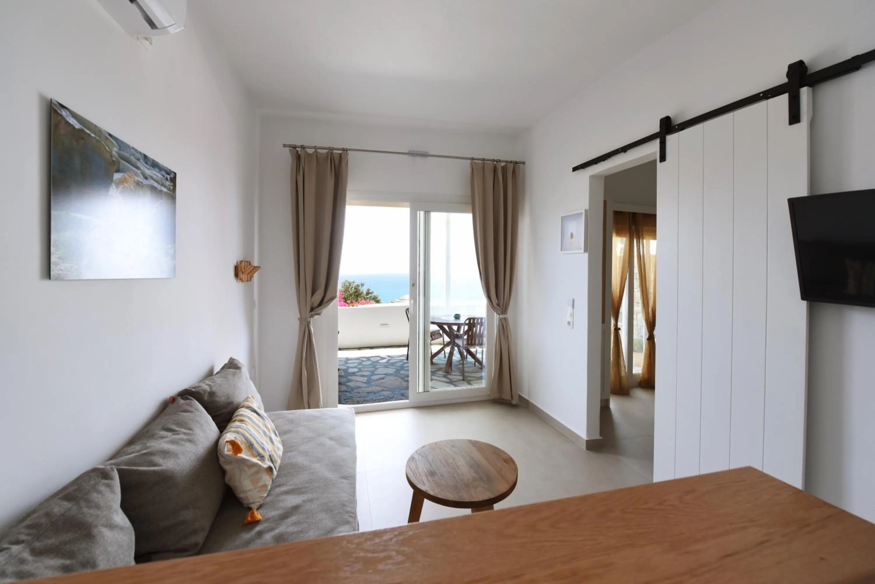 Giourgas Studios & Apartments