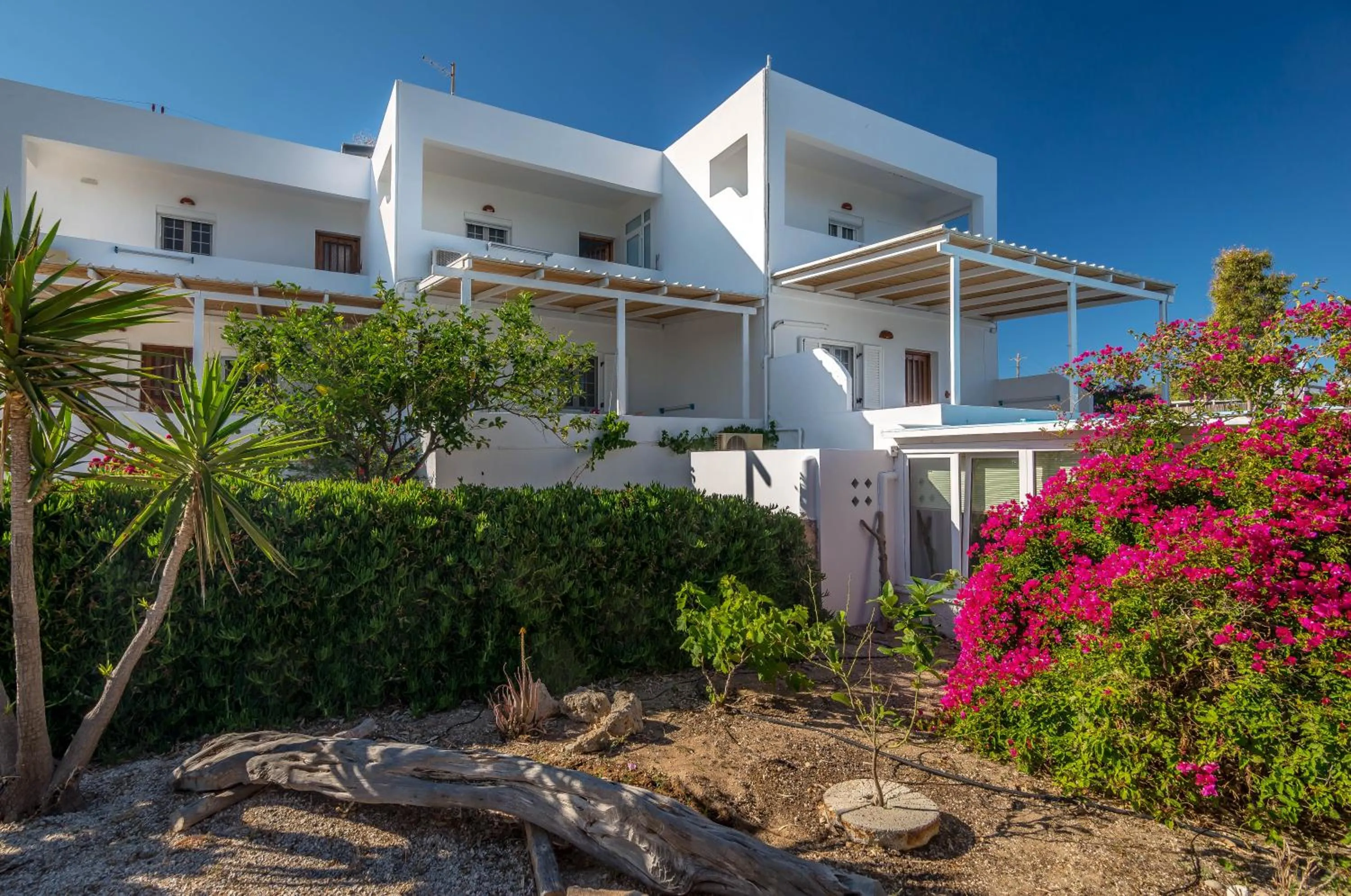 Giourgas Studios & Apartments