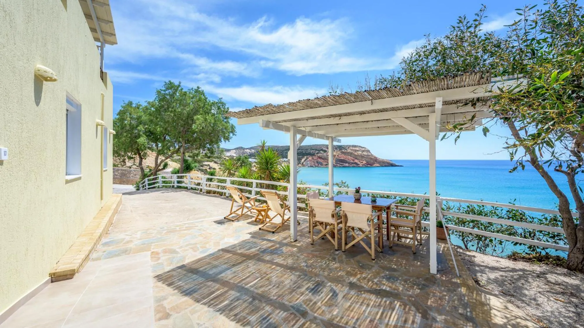 Giourgas Studios & Apartments