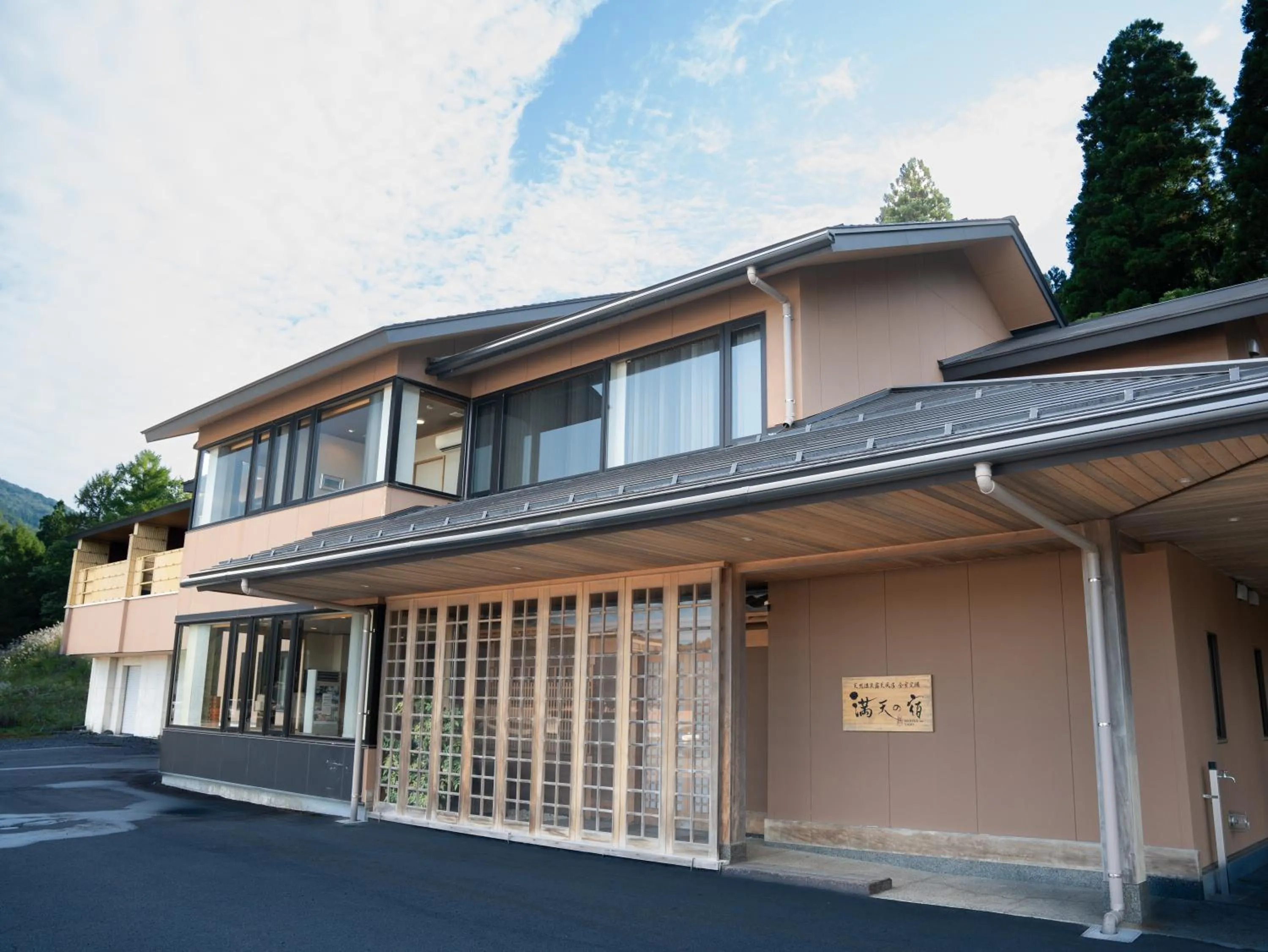 Property building in Manten no Yado