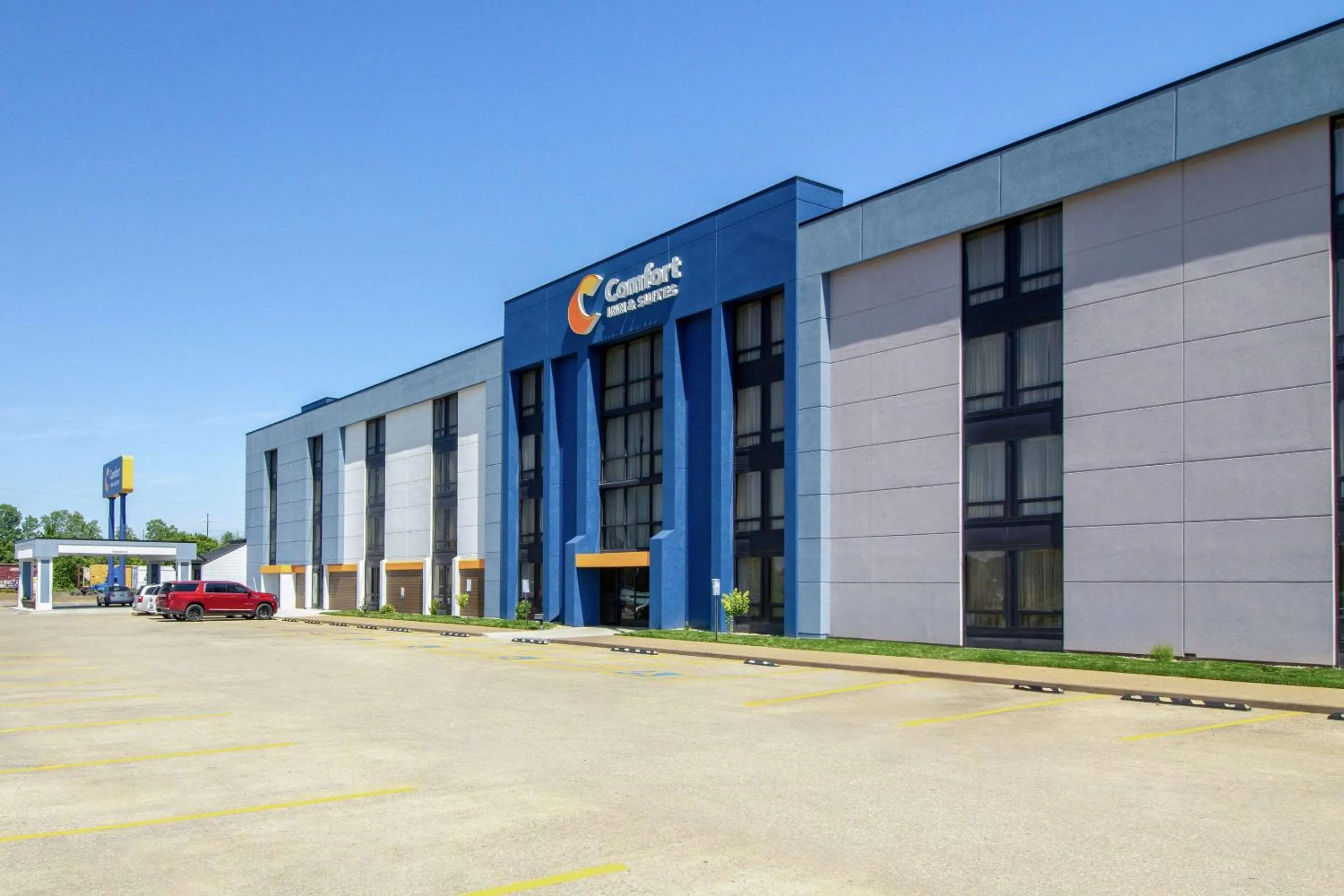 Property building in Comfort Inn & Suites Evansville Airport