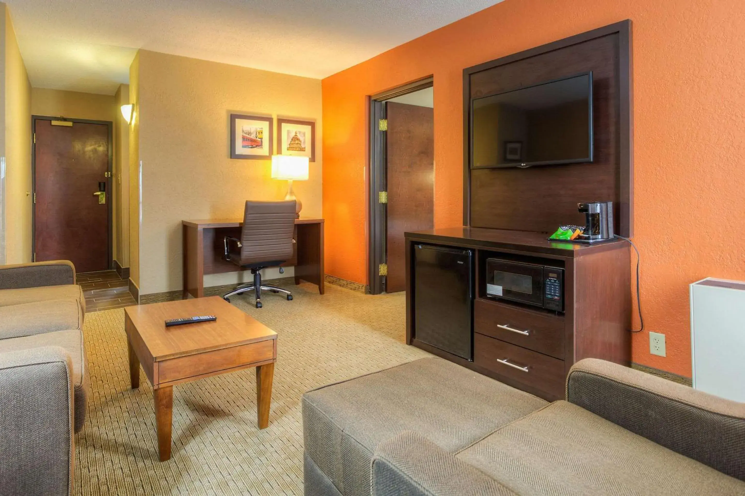 King Suite- Non-Smoking in Comfort Inn & Suites Evansville Airport King Suite- Non-Smoking in Comfort Inn & Suites Evansville Airport