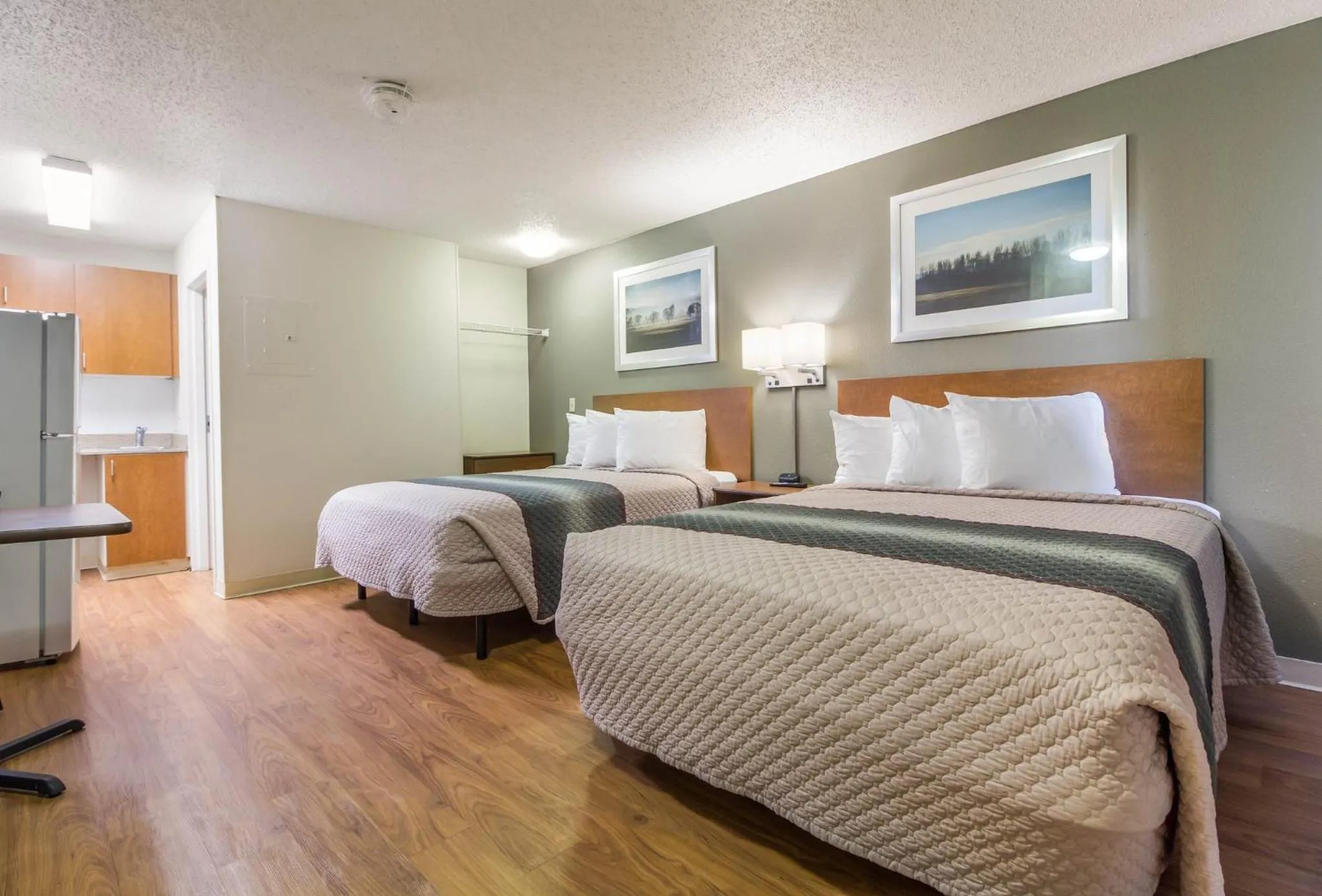 Photo of the whole room, Bed in HomeTowne Studios by Red Roof Houston - Northwest