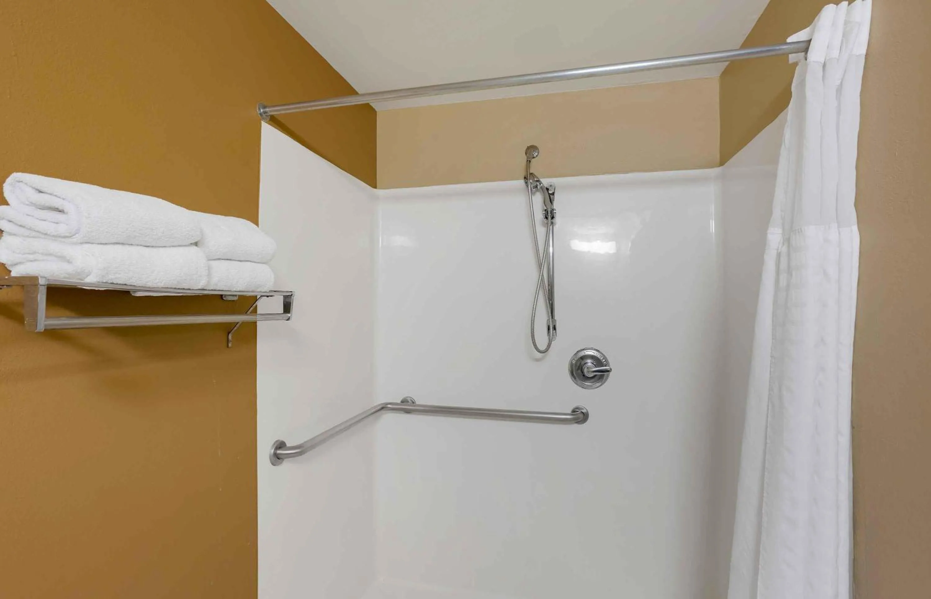 Bathroom in Extended Stay America Suites - Philadelphia - Airport - Tinicum Blvd