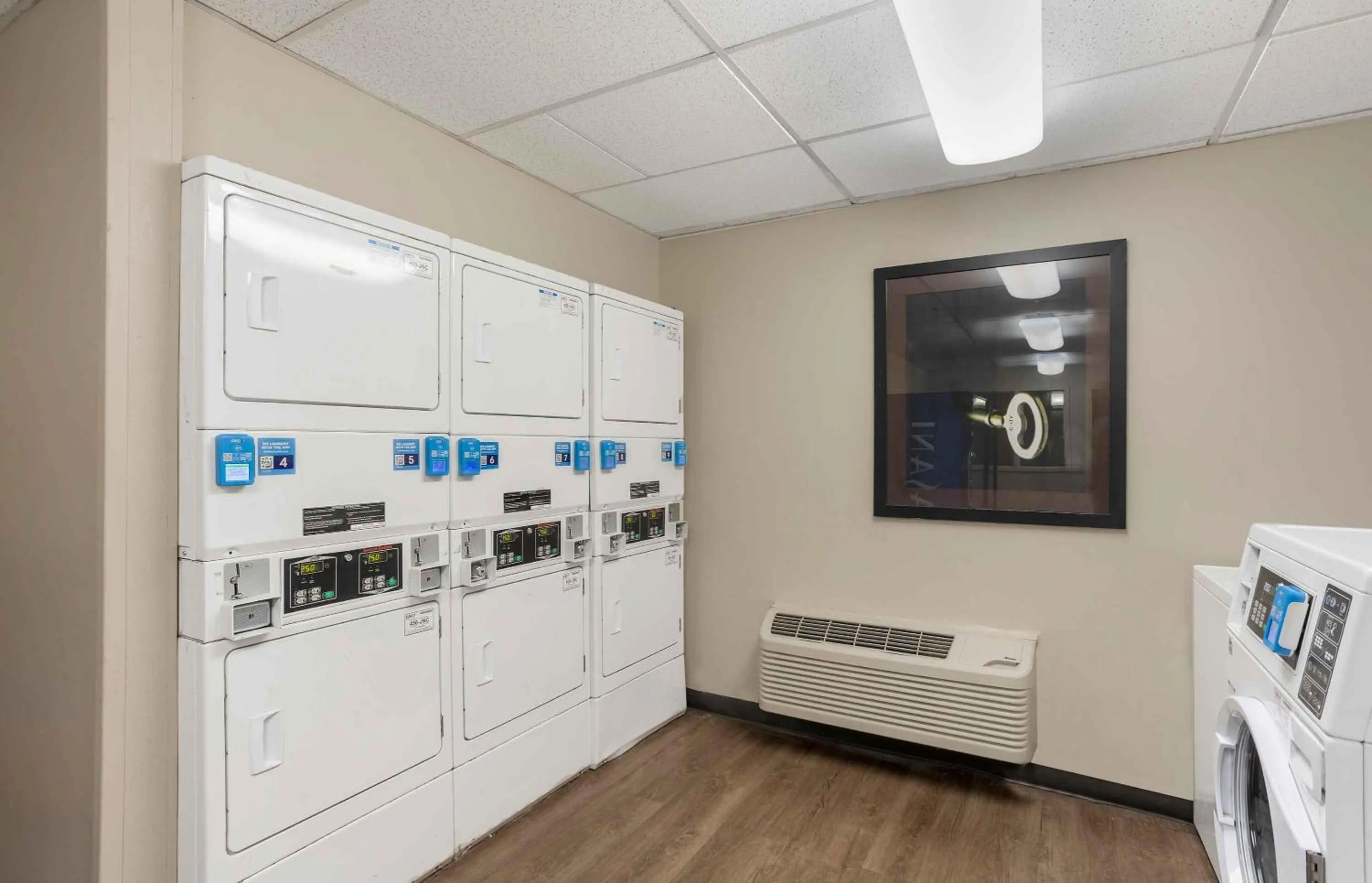 Property building in Extended Stay America Suites - Philadelphia - Airport - Tinicum Blvd