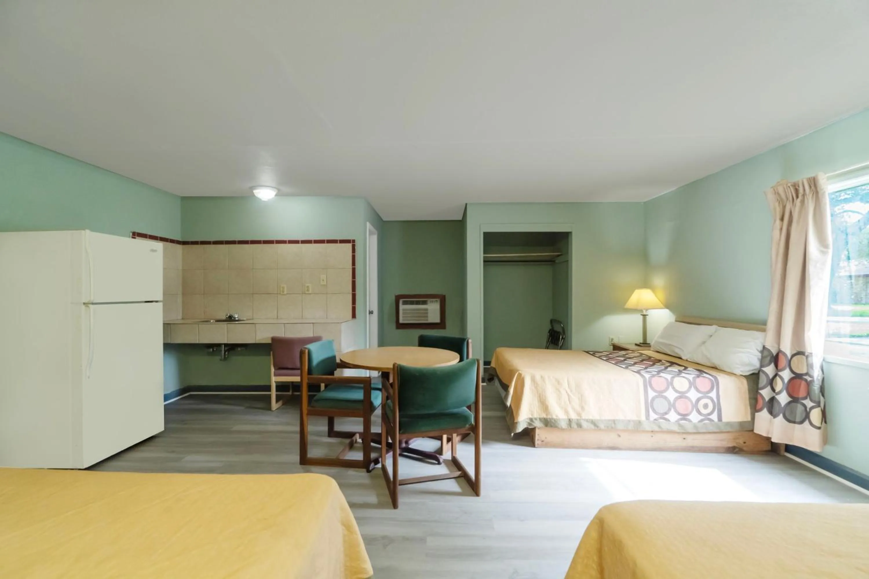 Bedroom, Bed in Capital O Parker Motel Clute Jackson Tx 332