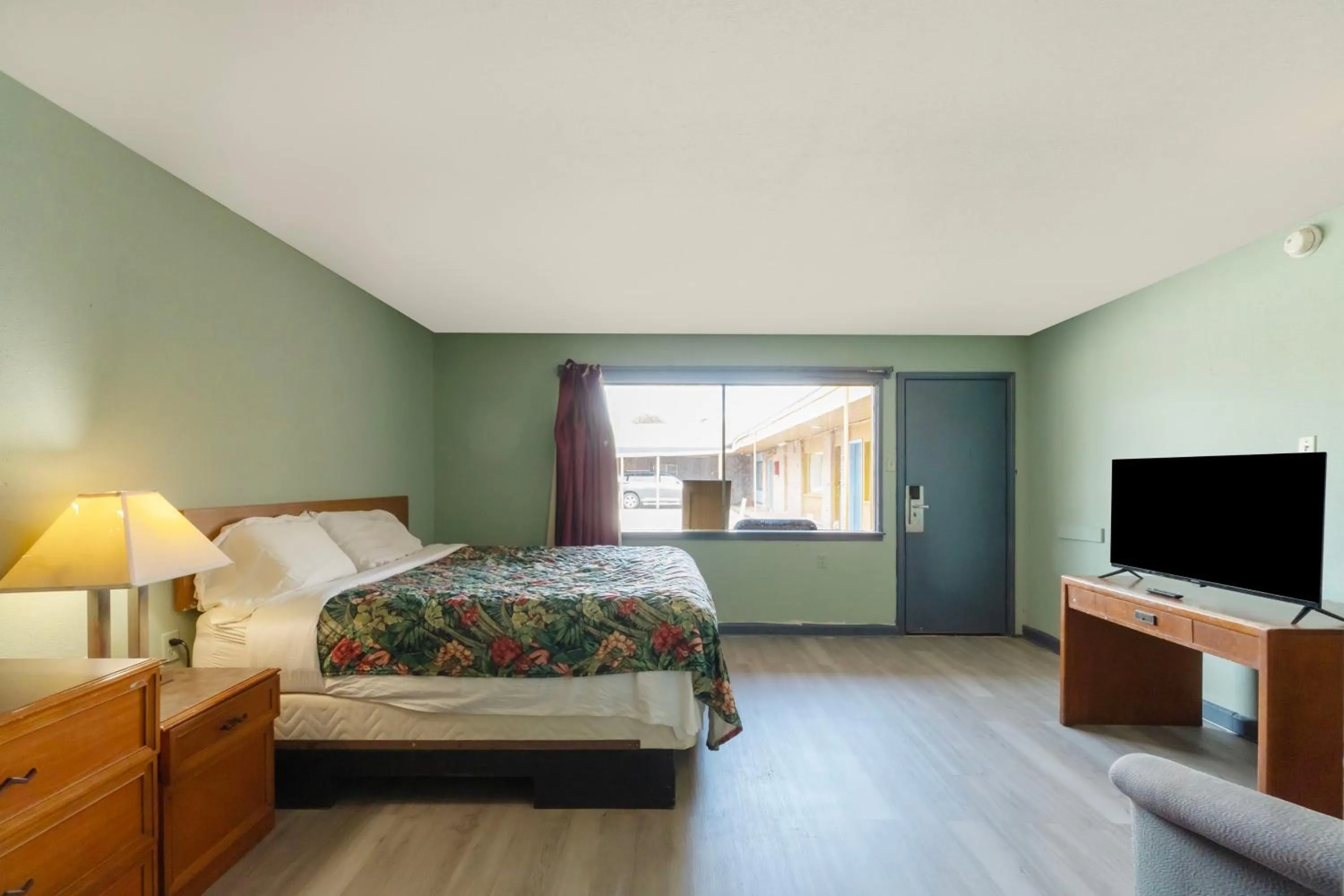 Bedroom, Bed in Capital O Parker Motel Clute Jackson Tx 332