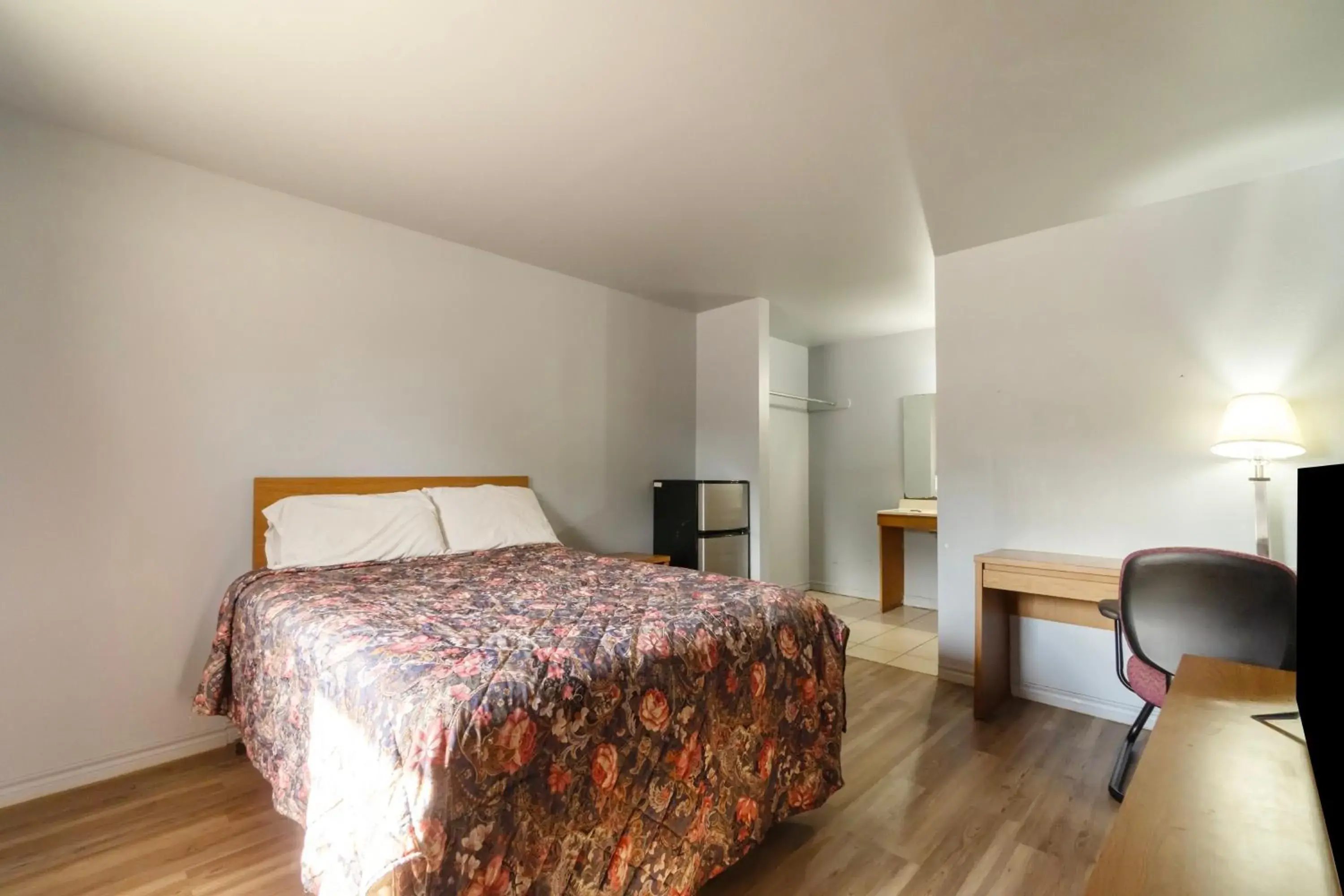 Full Bed Non-Smoking in Capital O Parker Motel Clute Jackson Tx 332 Full Bed Non-Smoking in Capital O Parker Motel Clute Jackson Tx 332