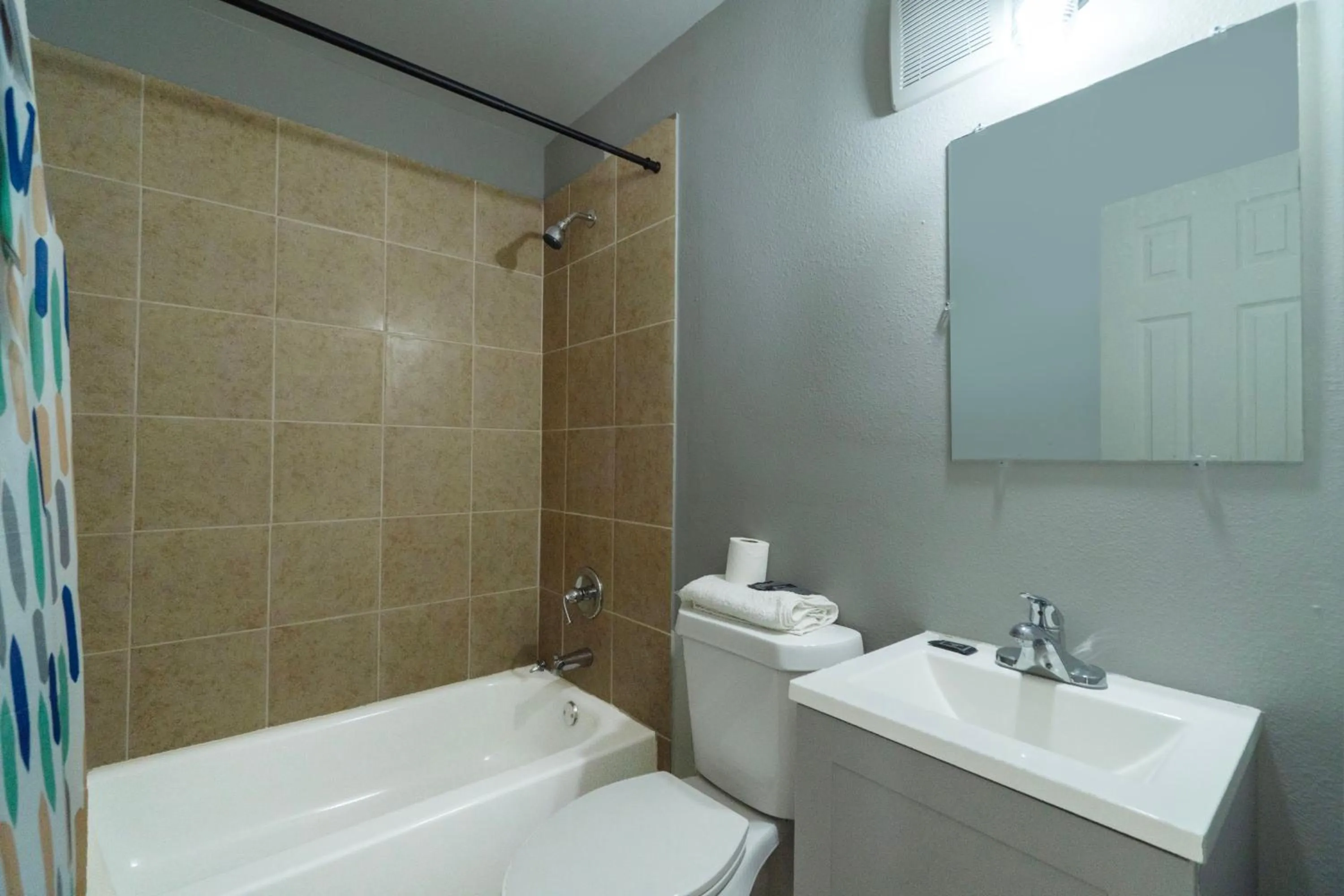 Bathroom in Capital O Parker Motel Clute Jackson Tx 332