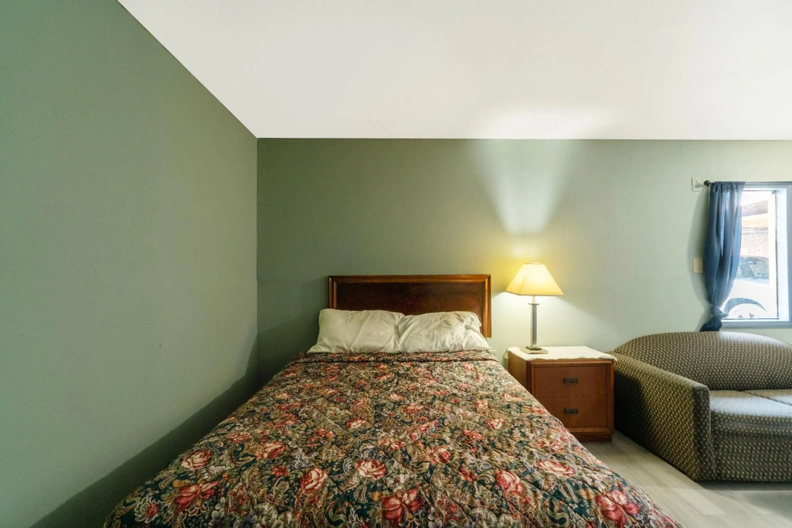 Bedroom, Bed in Capital O Parker Motel Clute Jackson Tx 332