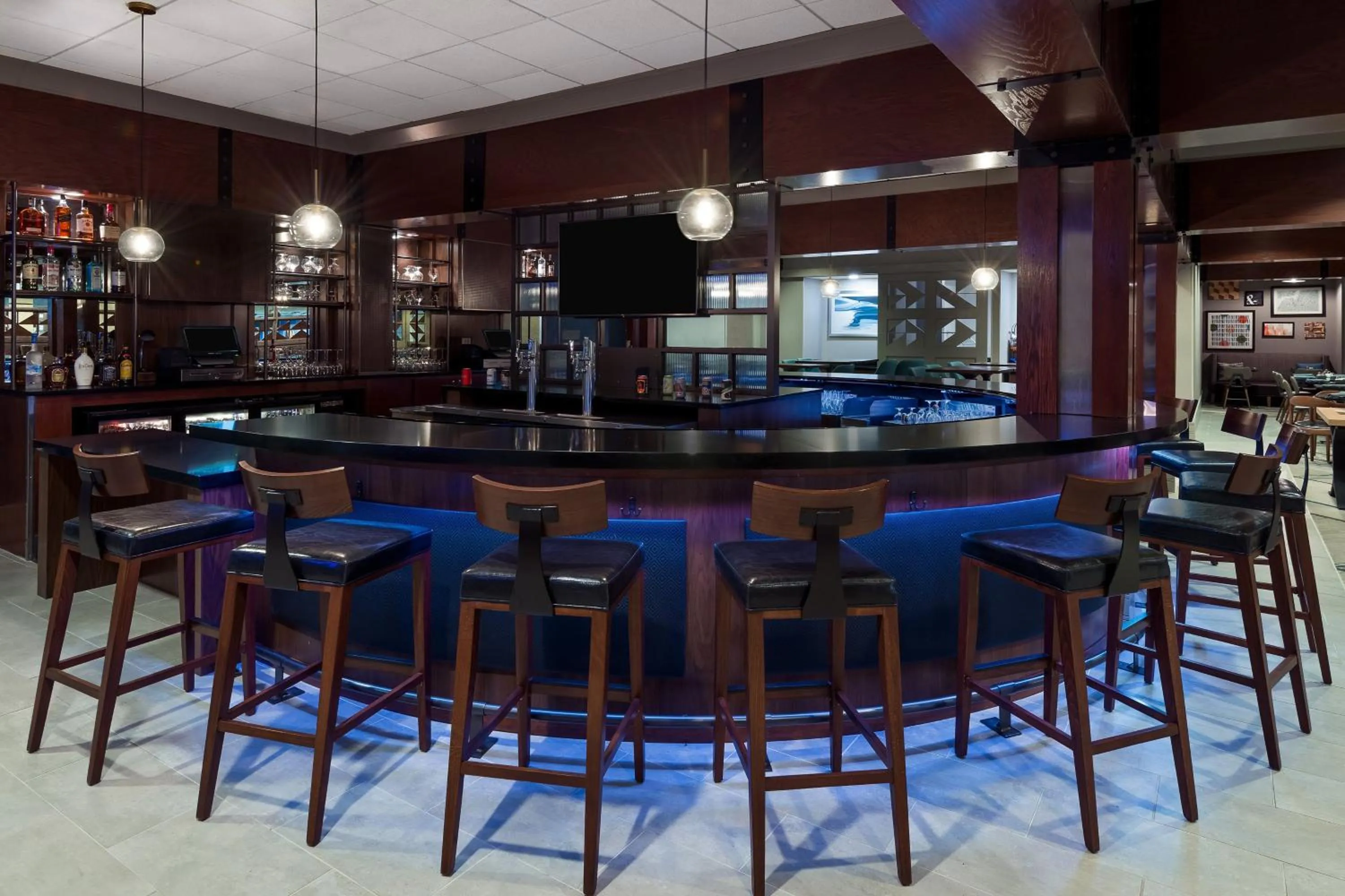 Lounge or bar in Four Points Huntsville Airport
