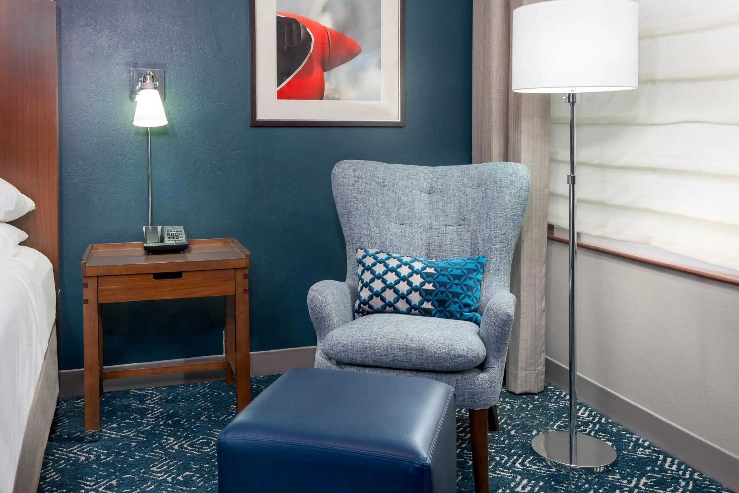 Photo of the whole room in Four Points Huntsville Airport