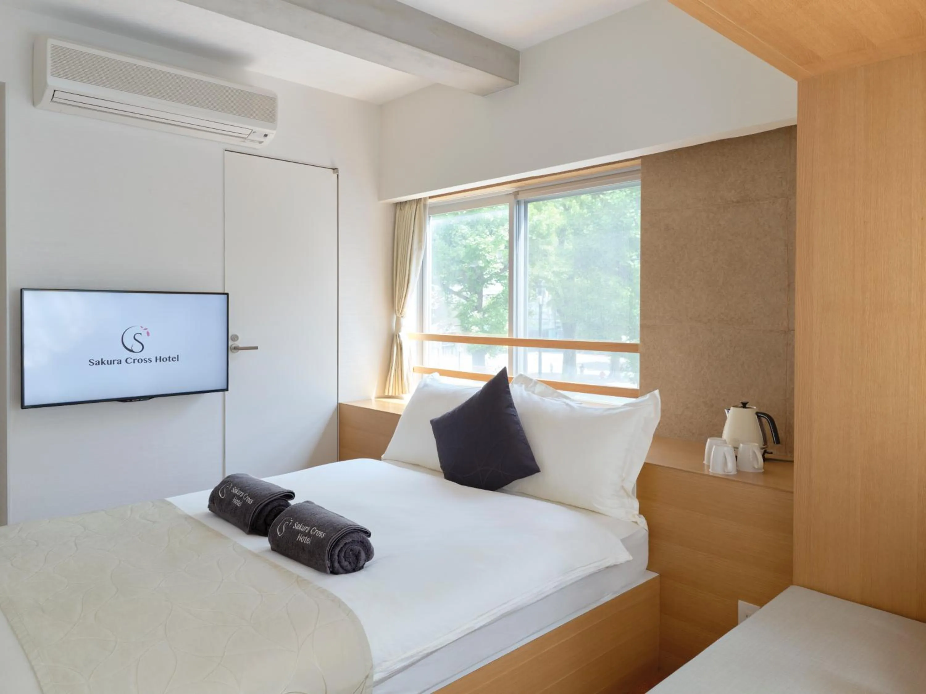 Photo of the whole room, Bed in Sakura Cross Hotel Ueno Okachimachi