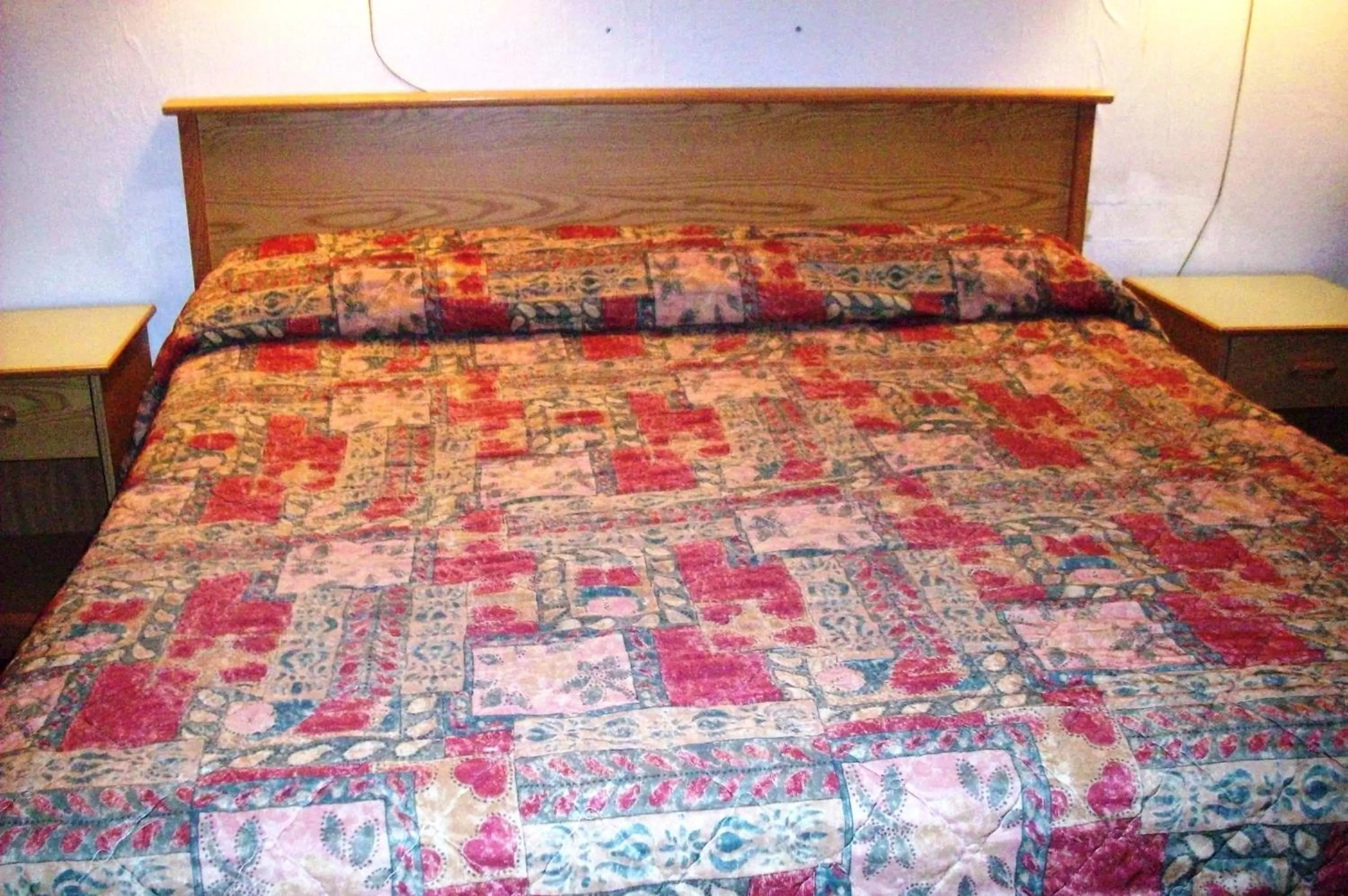 Bed in Hilander Motel