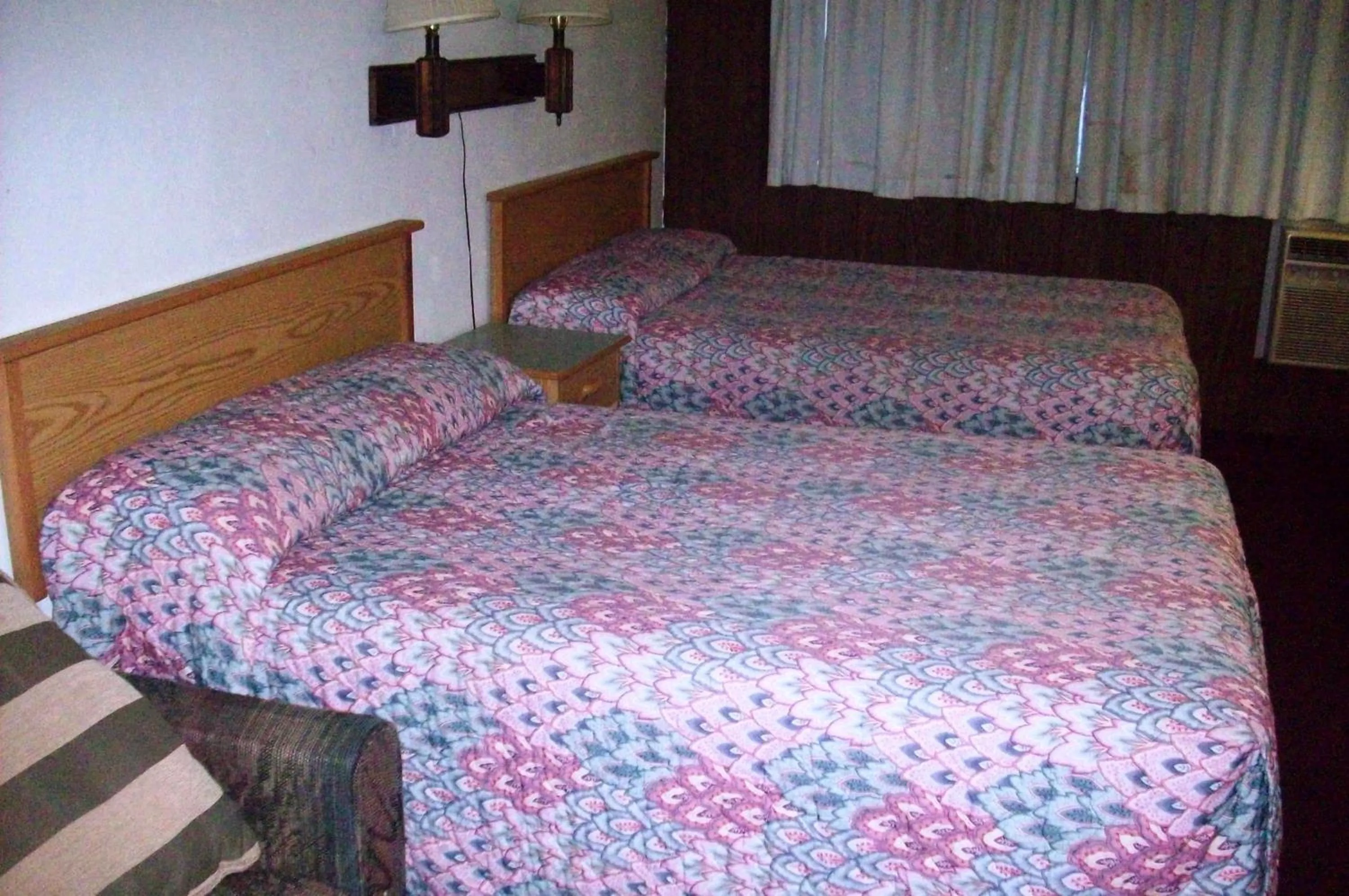 Bed in Hilander Motel