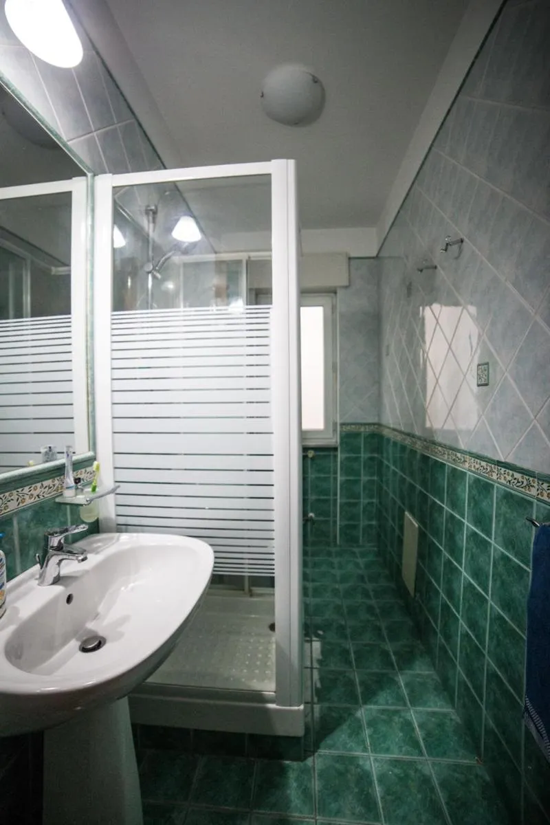 Shower in B&B Pacifico