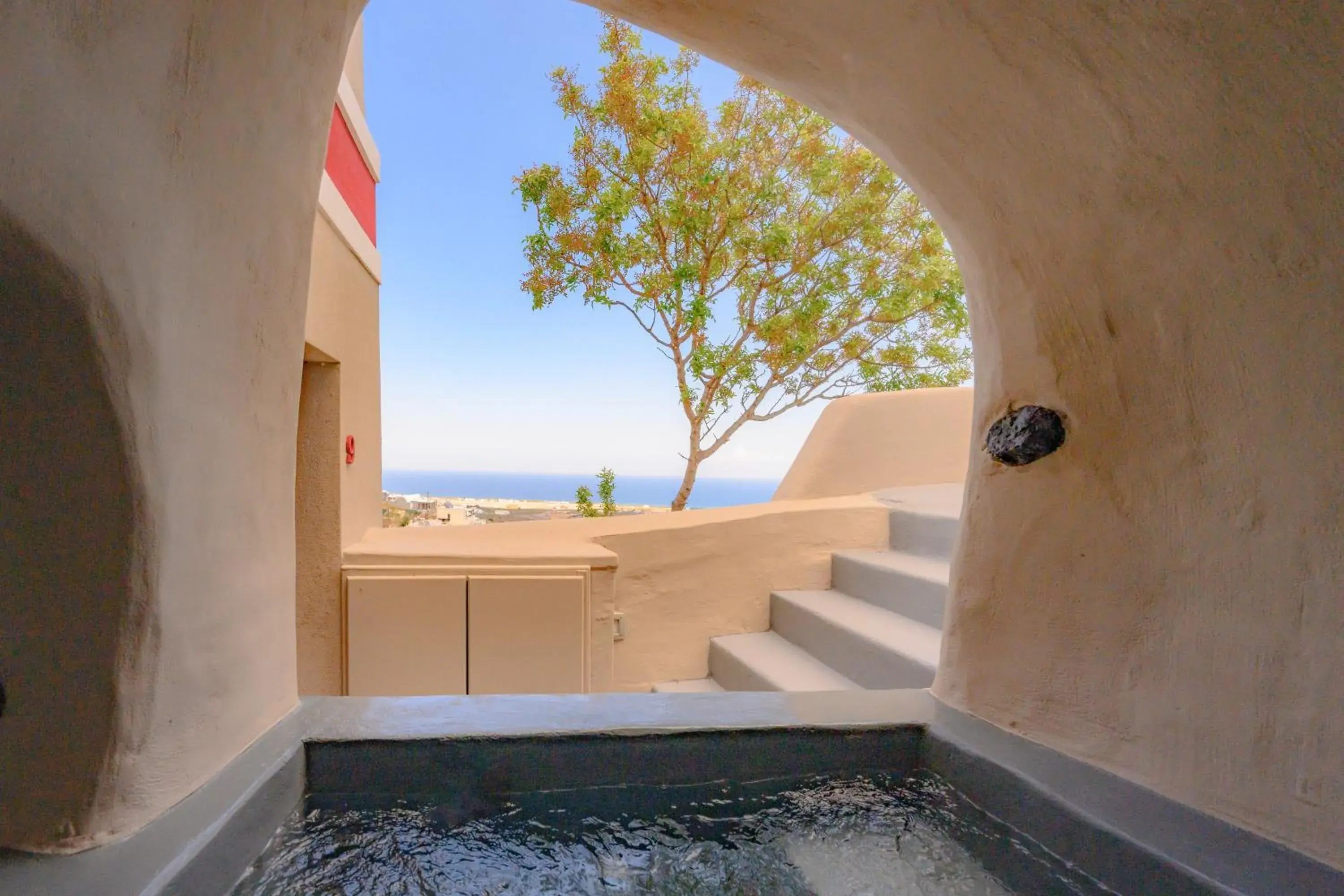 Exclusive suite with outdoor cave jetted hot tub in Nano Suites Exclusive suite with outdoor cave jetted hot tub in Nano Suites