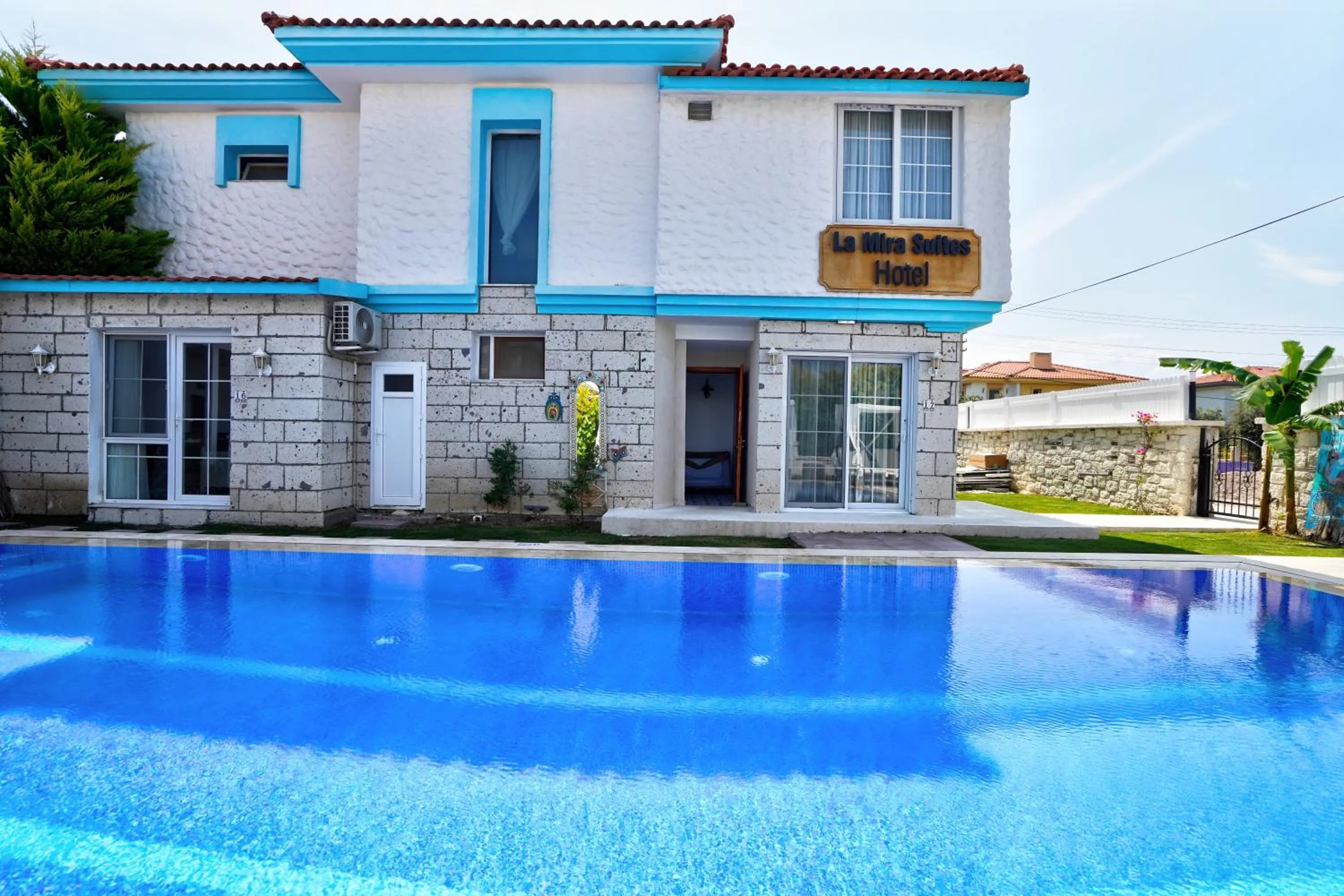 La Mira Suites