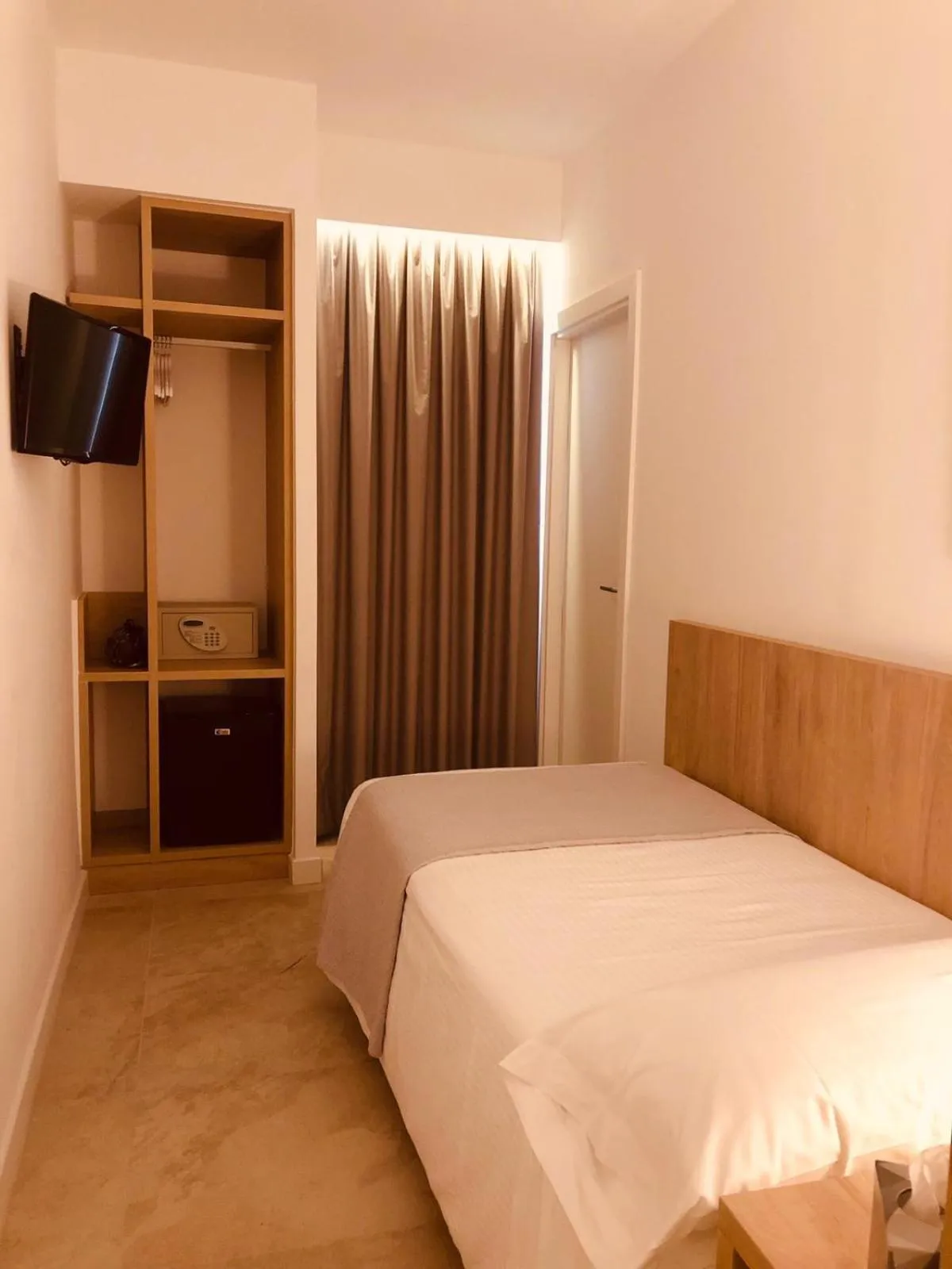 Bed in Hotel Victori