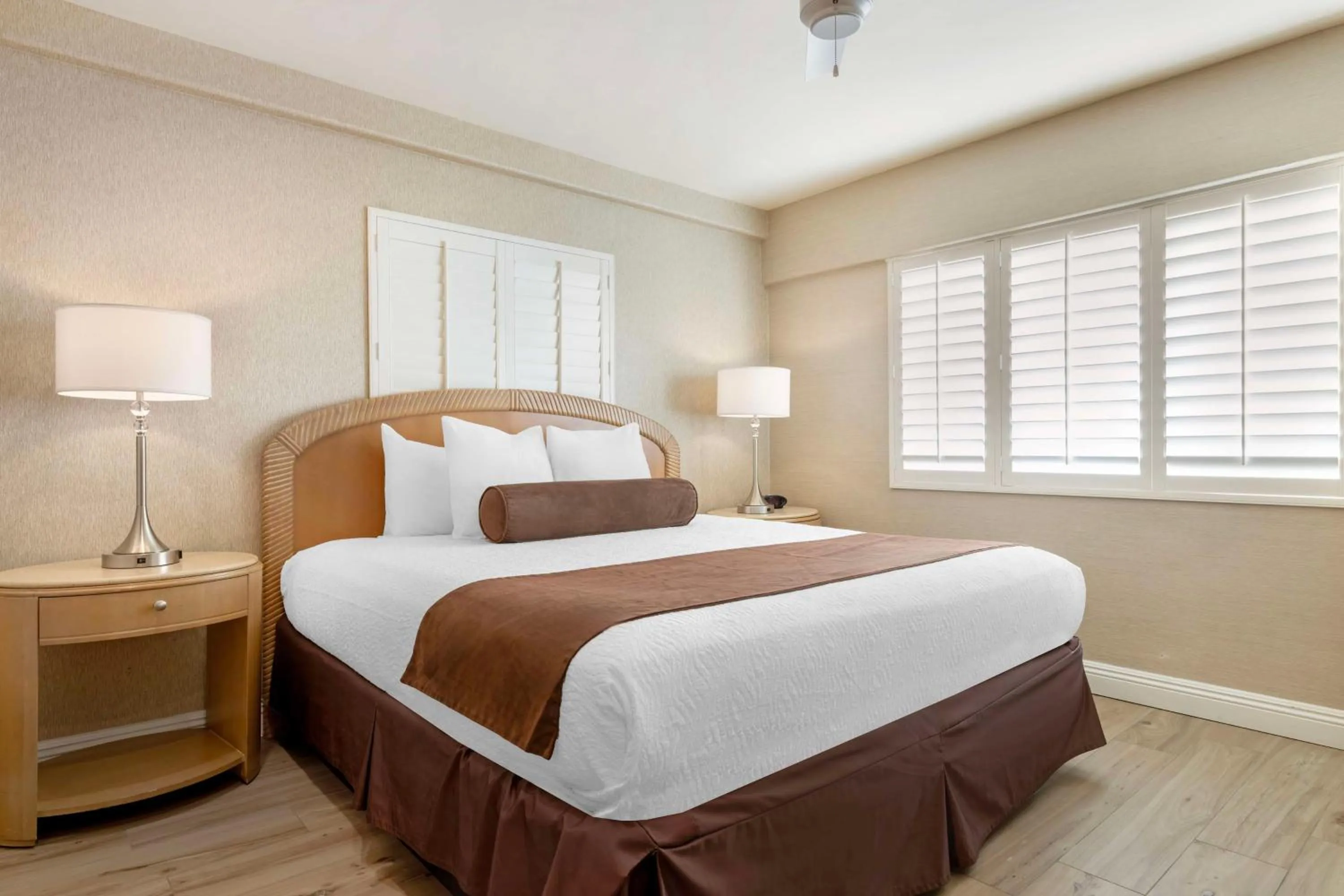 Bedroom, Bed in Best Western Downtown San Diego