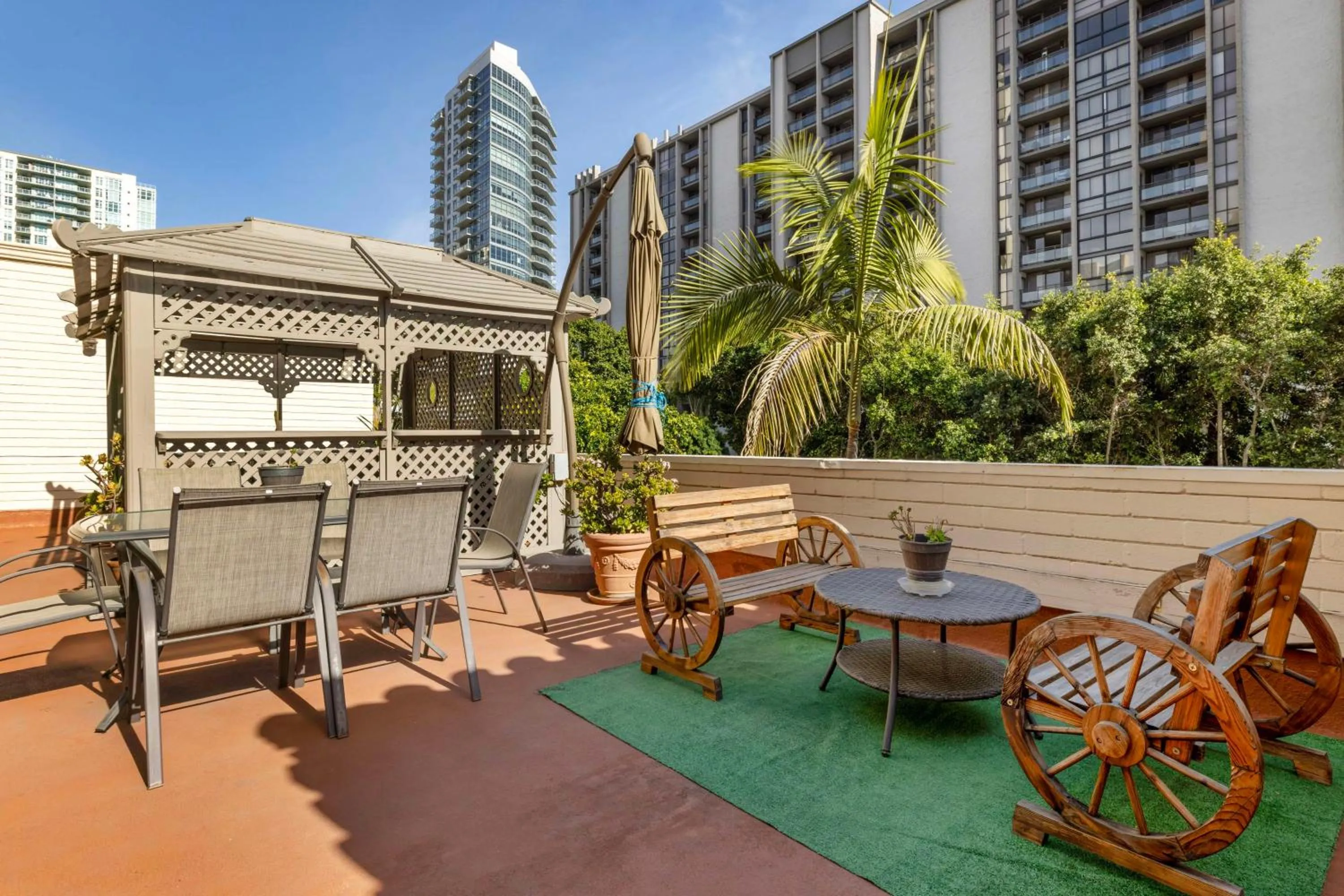 Property building in Best Western Downtown San Diego