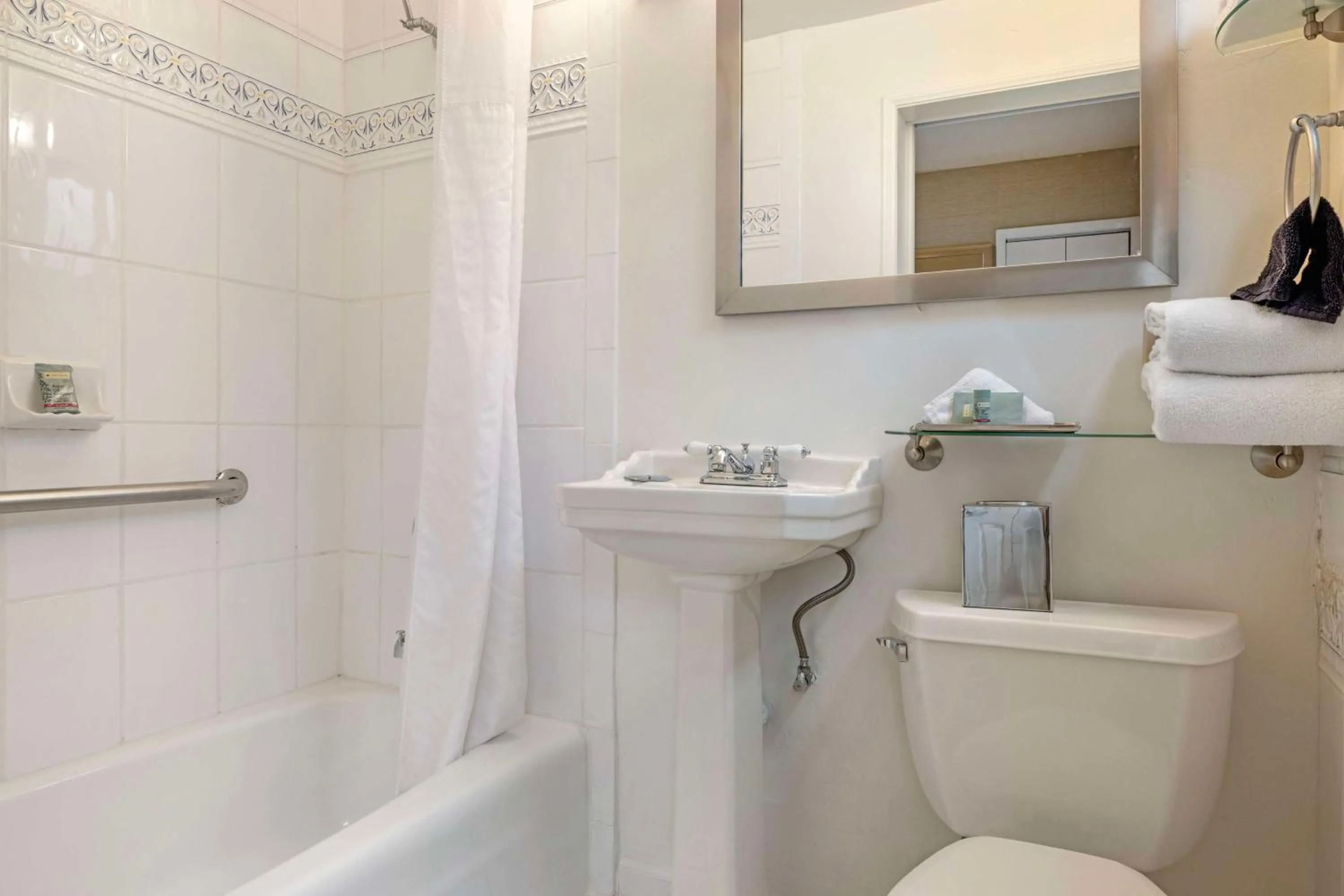 Bathroom in Best Western Downtown San Diego