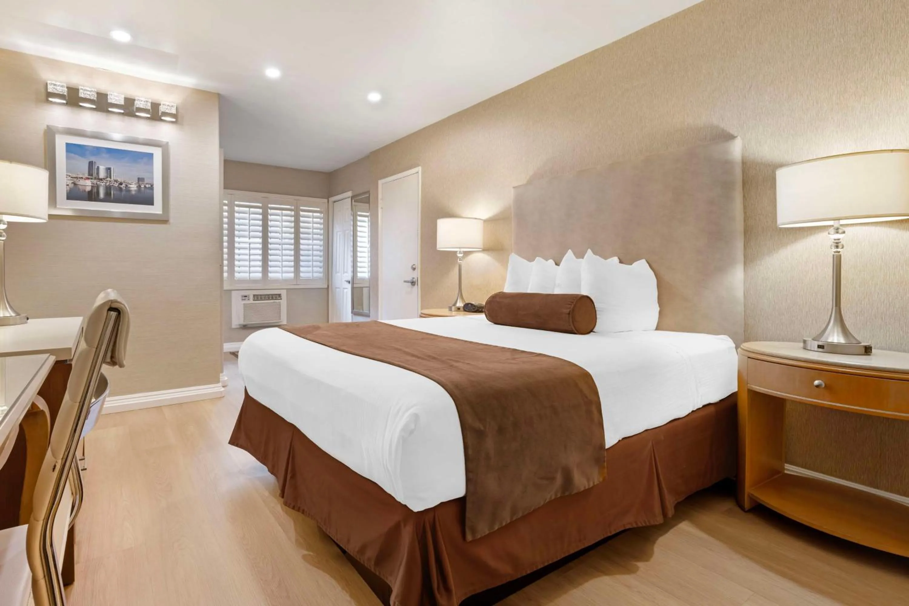 Bedroom, Bed in Best Western Downtown San Diego