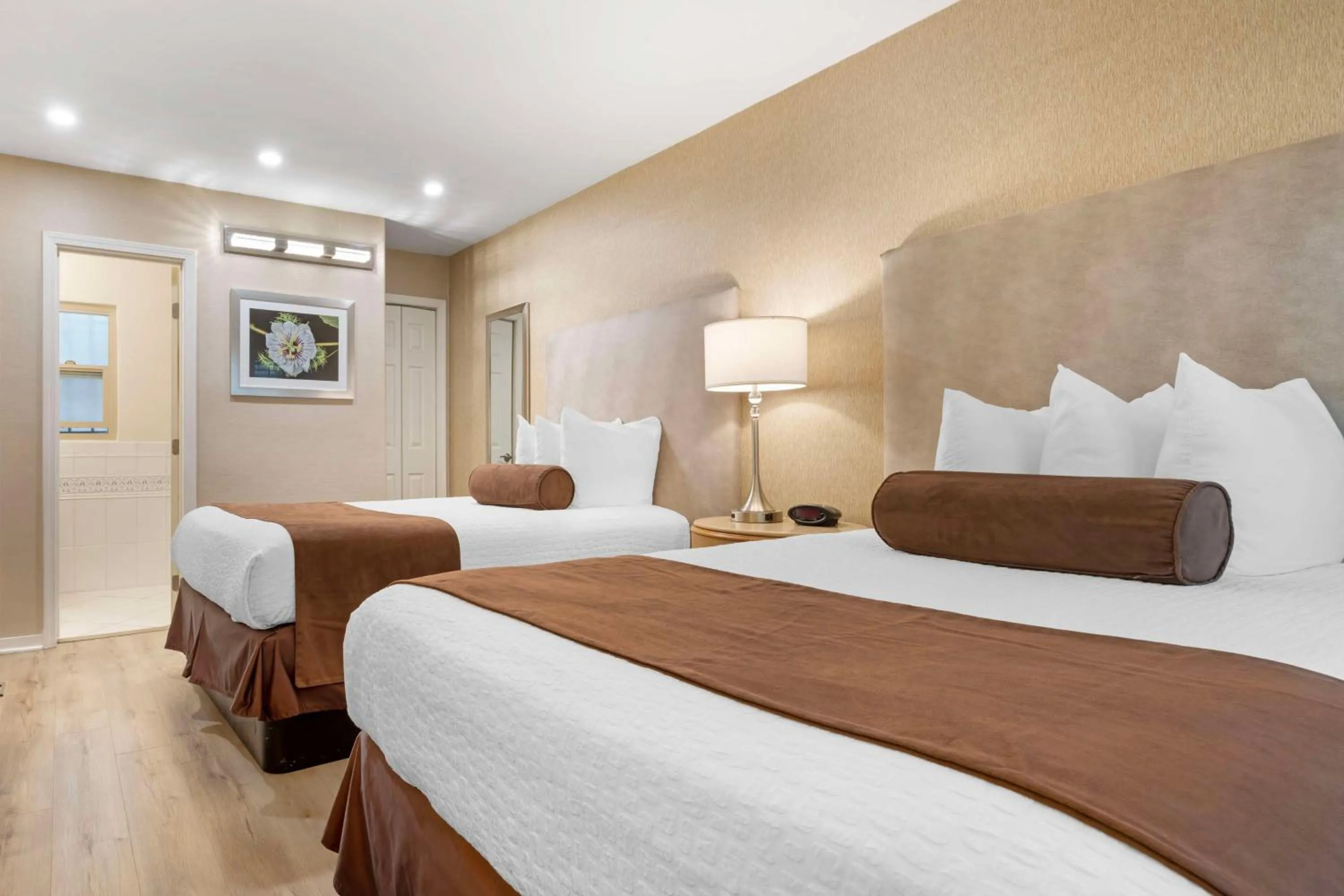 Bedroom, Bed in Best Western Downtown San Diego