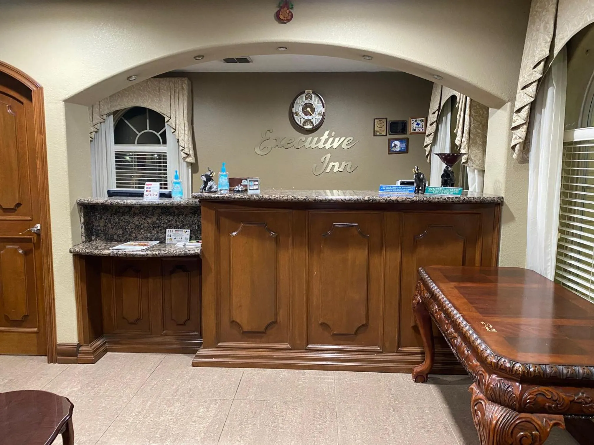 Lobby or reception in Cotulla Executive Inn