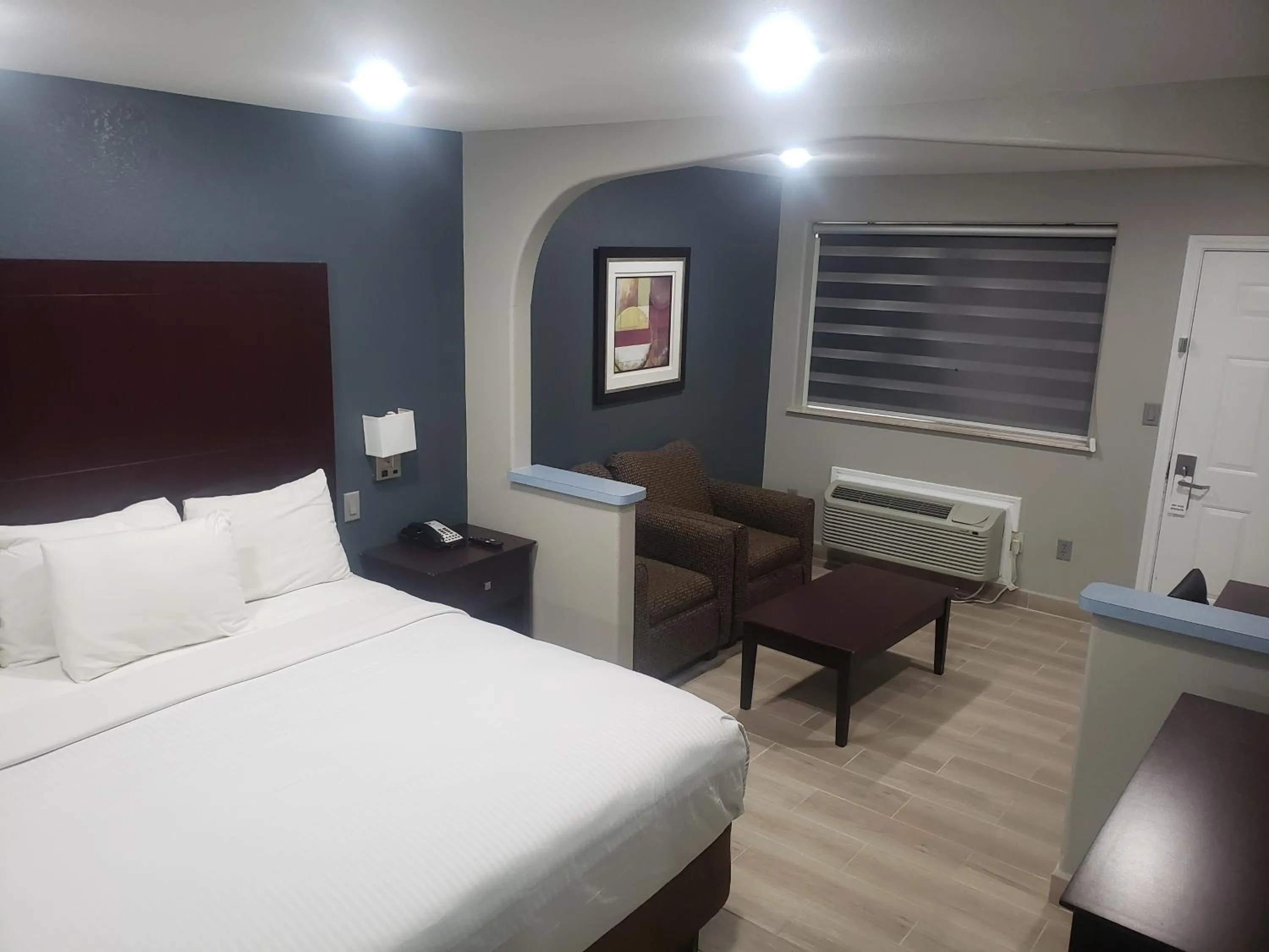 Bed in Cotulla Executive Inn