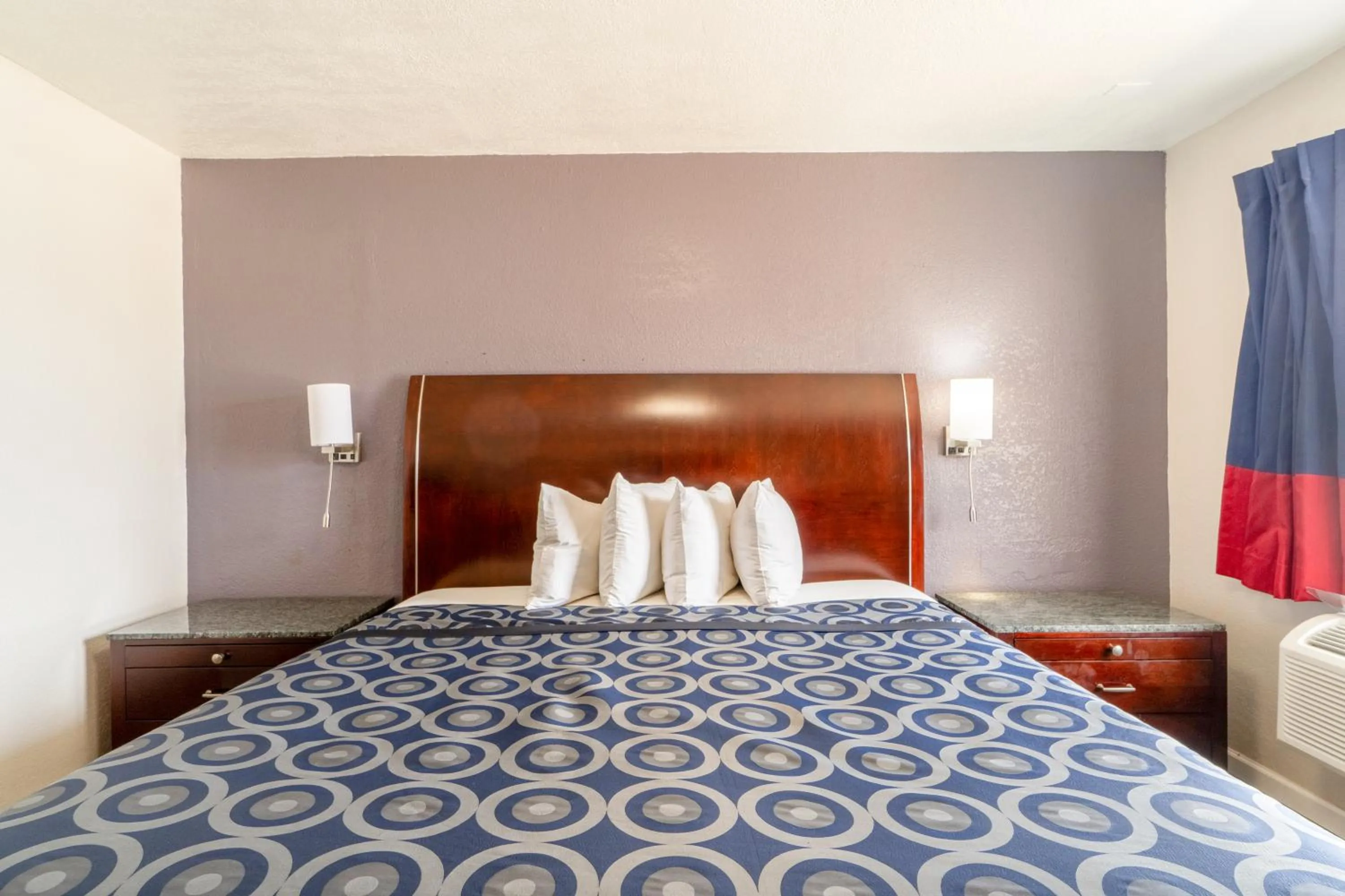 Bedroom, Bed in Economy Inn By OYO, Lamesa TX