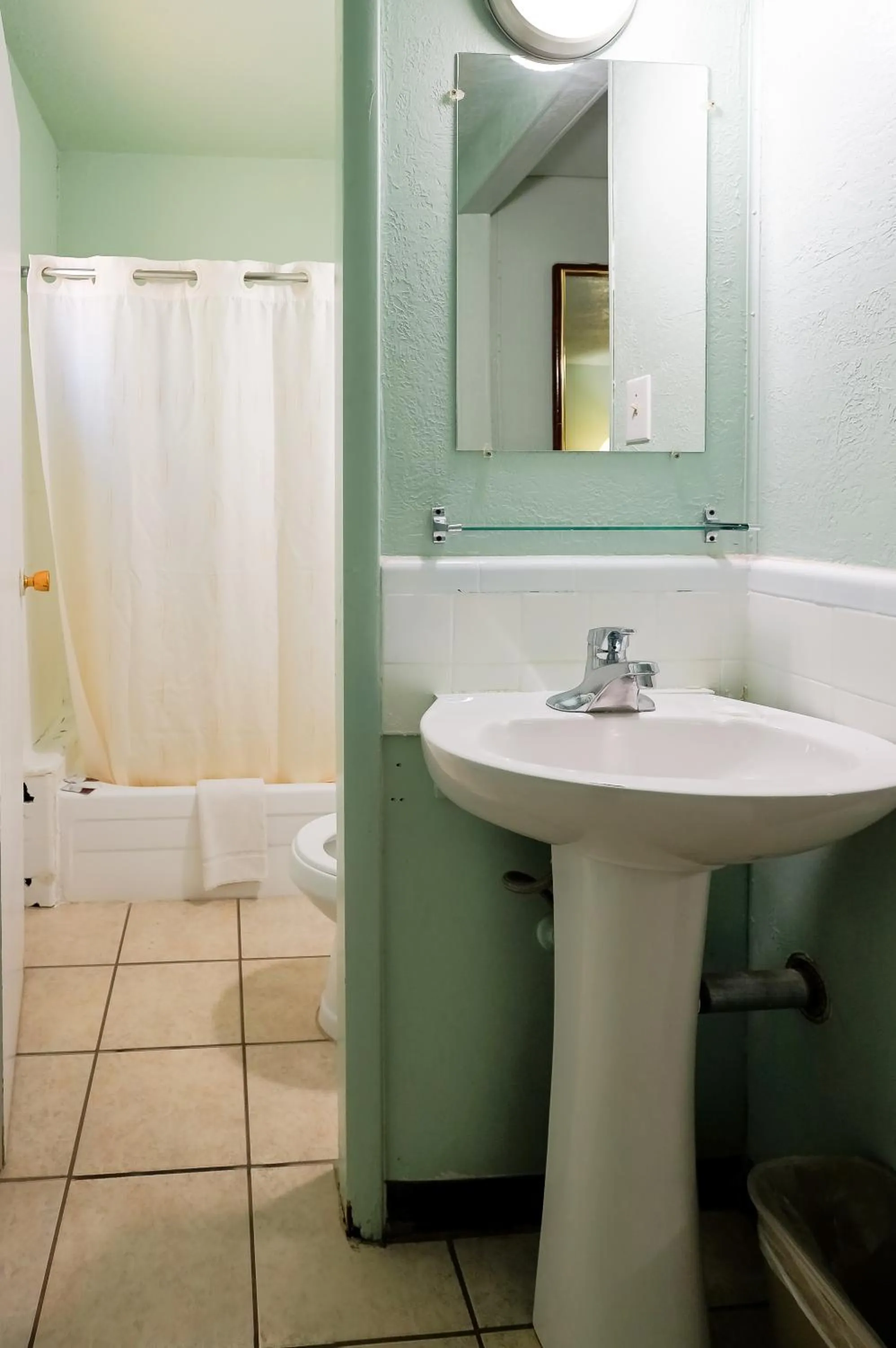 Bathroom in Route 66 Inn of Santa Rosa, NM