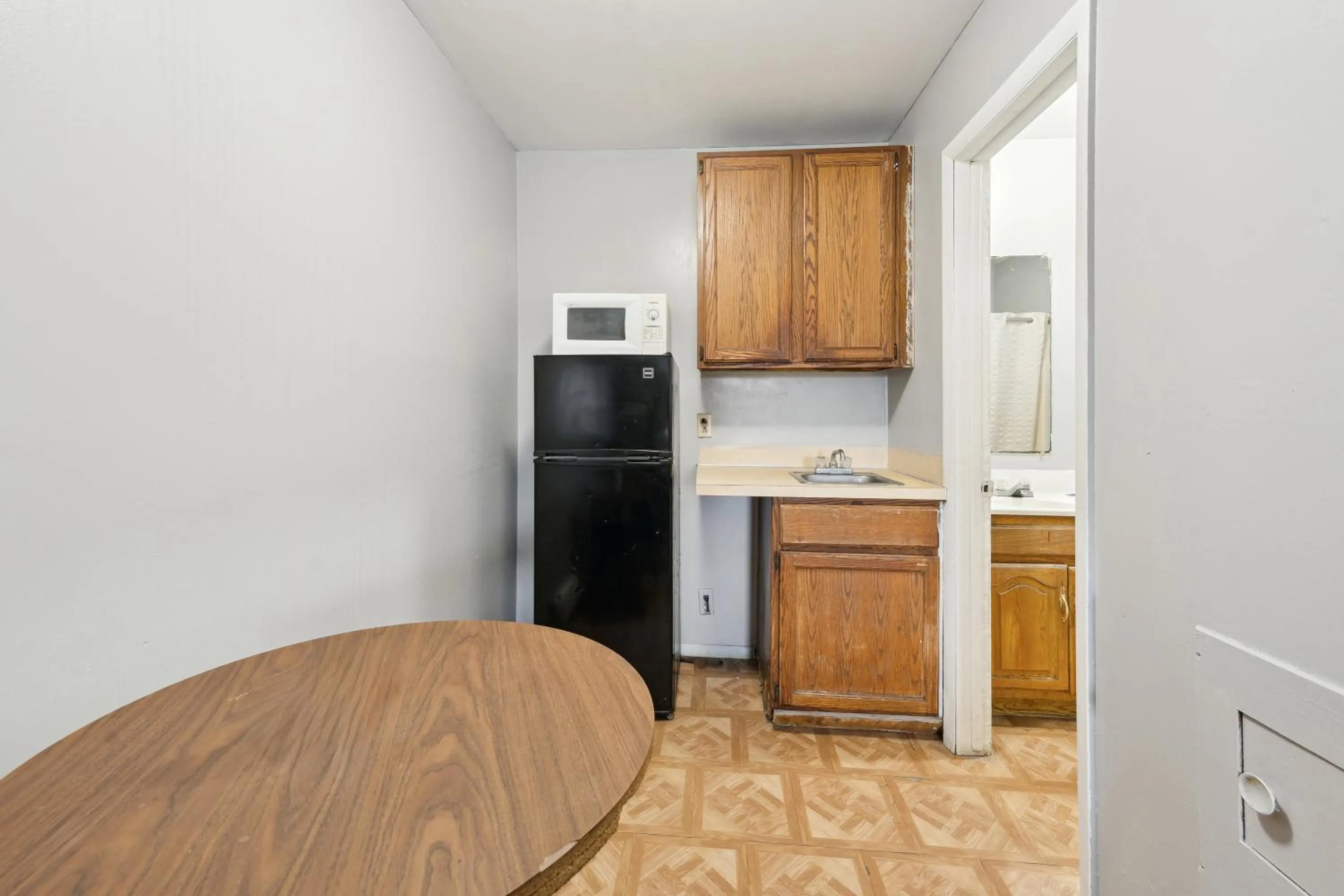 Bedroom in Flint Motel by OYO MI Near I-475