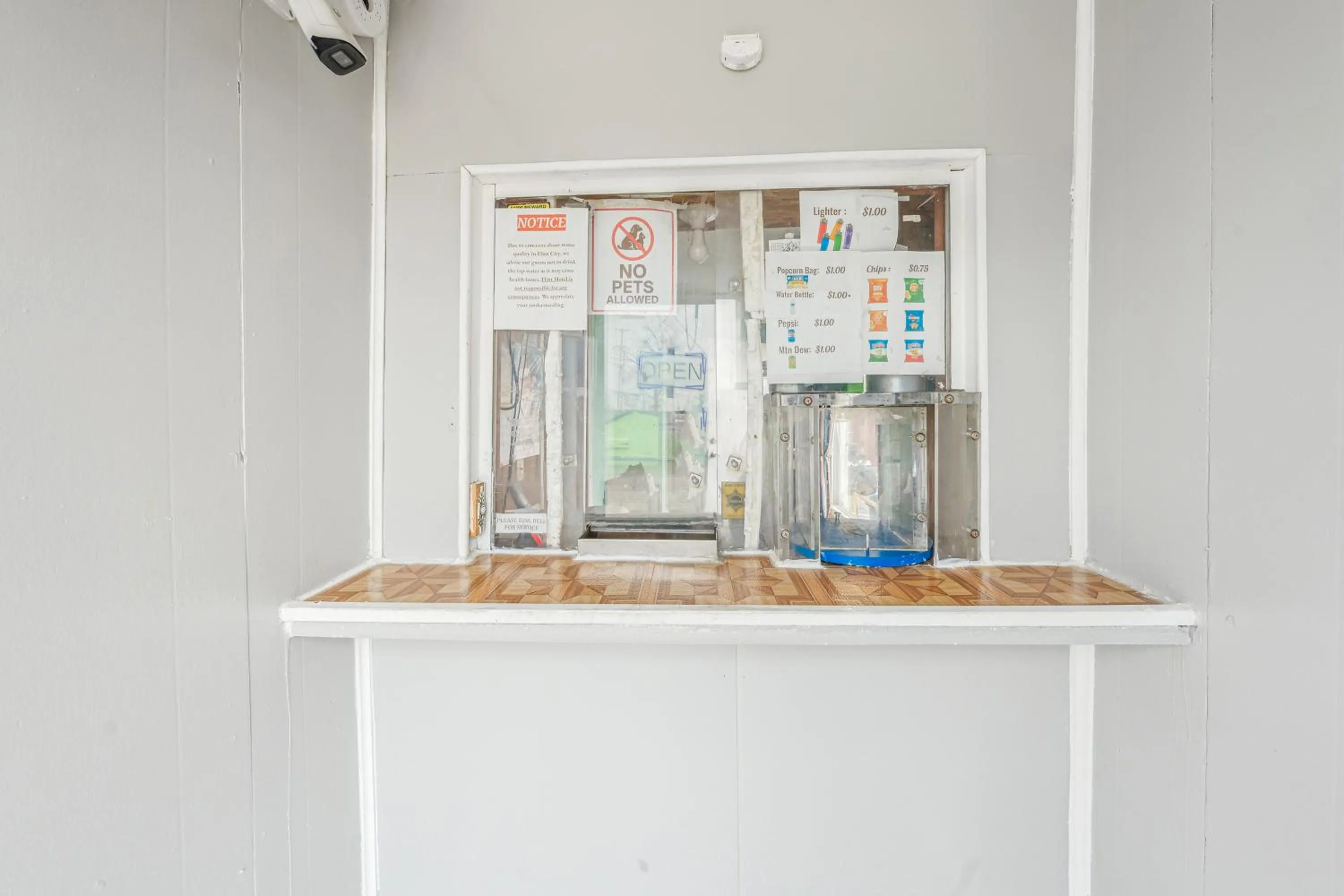 Lobby or reception in Flint Motel by OYO MI Near I-475