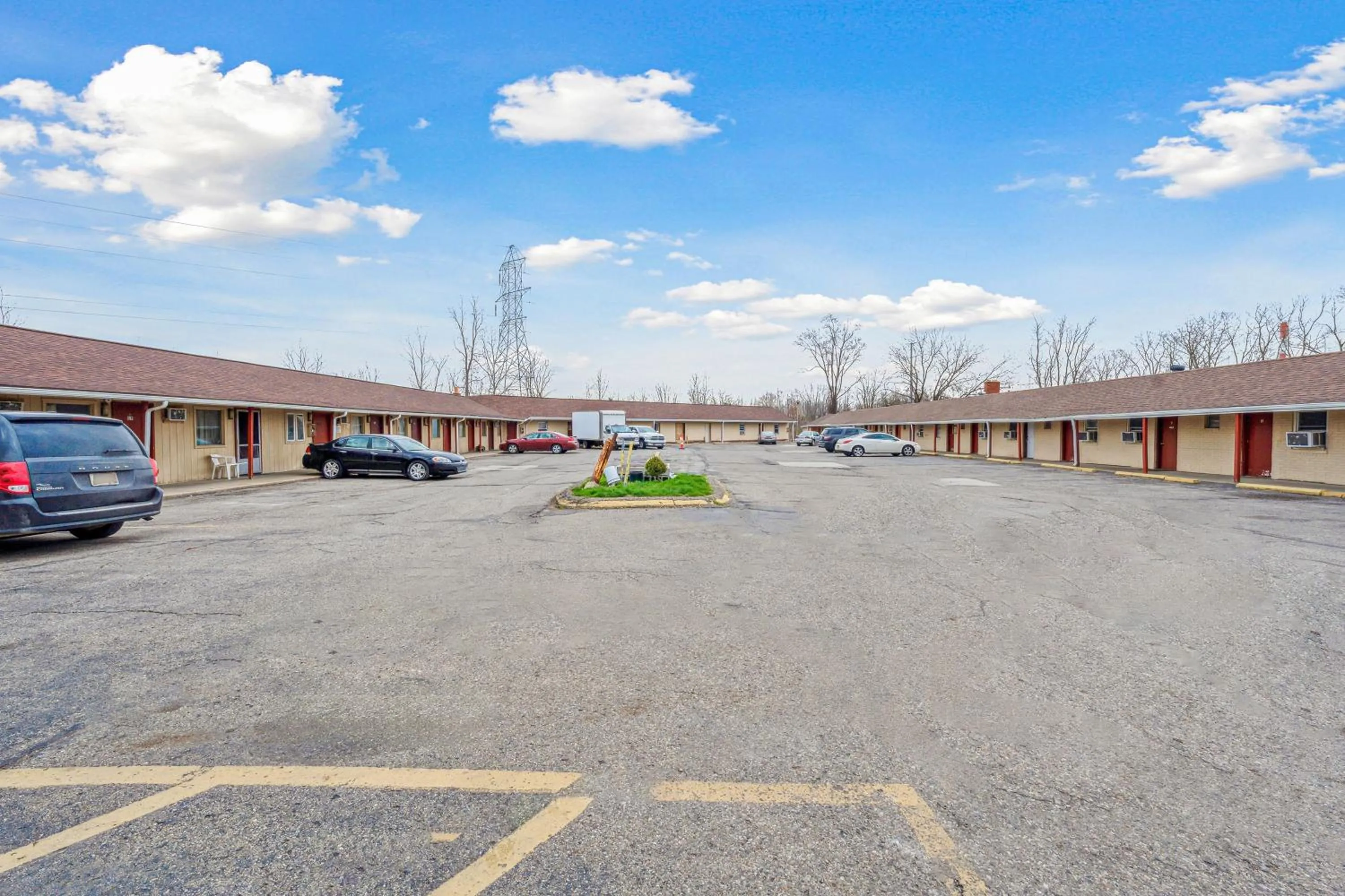 Parking in Flint Motel by OYO MI Near I-475