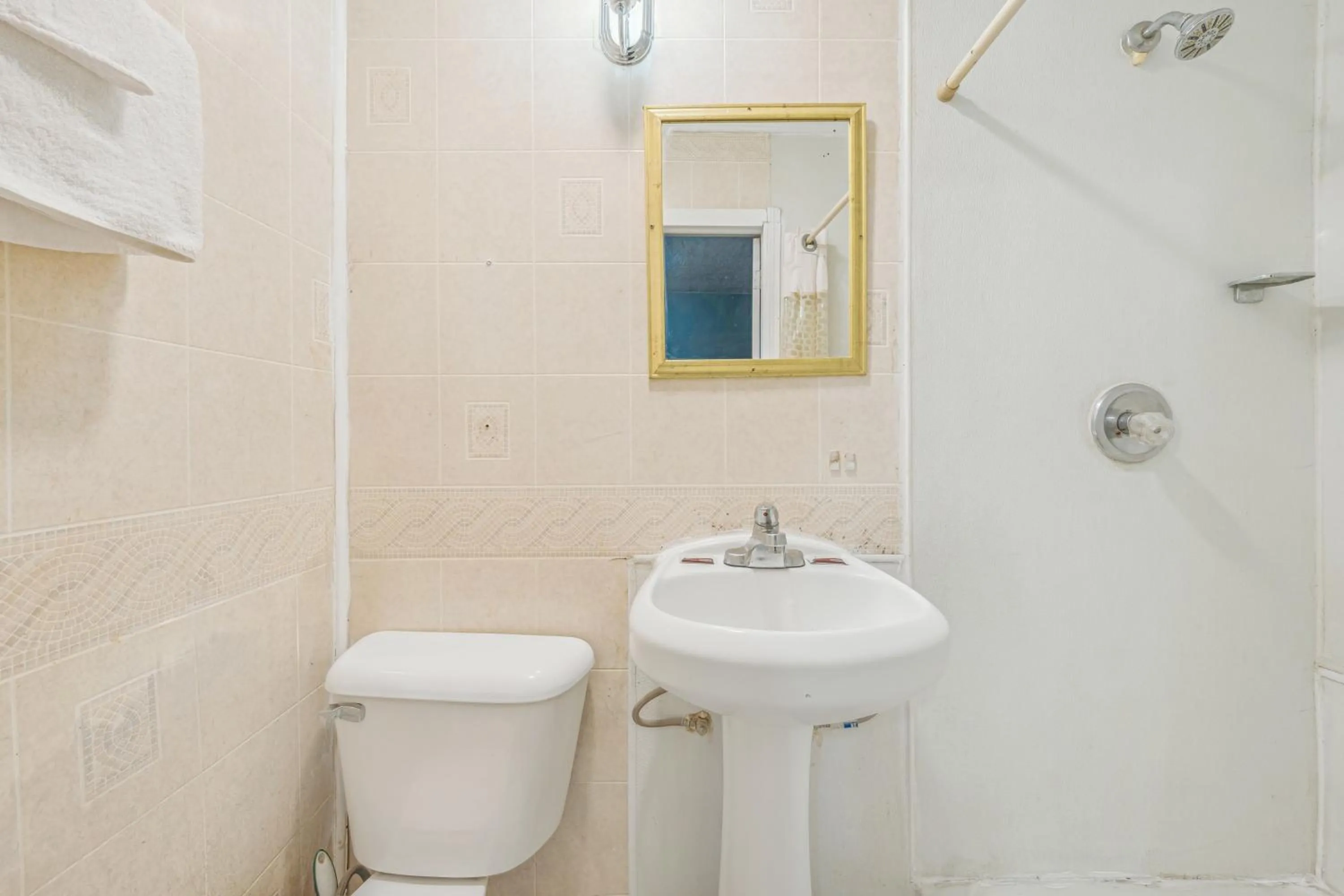 Bathroom in Flint Motel by OYO MI Near I-475