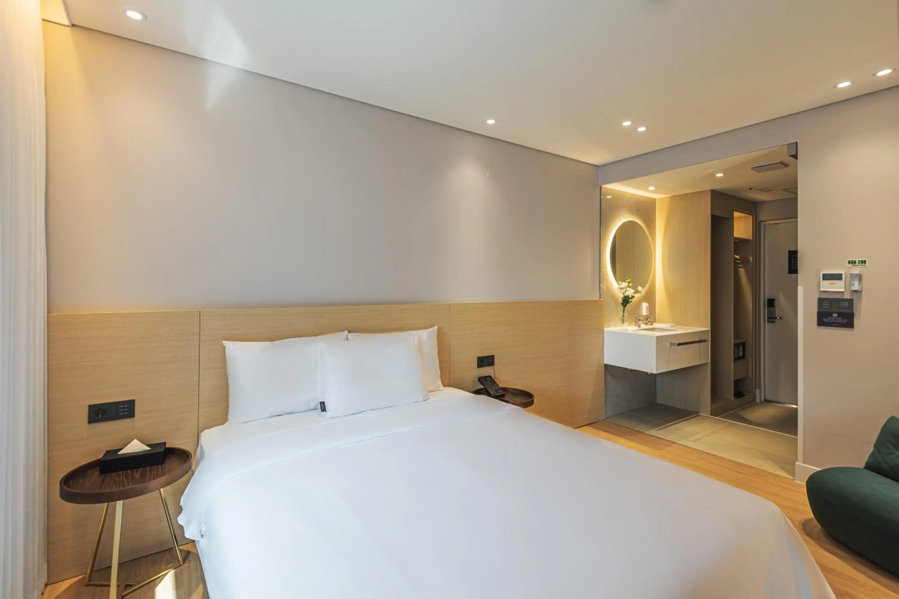 Bedroom, Bed in Hotel Marine view