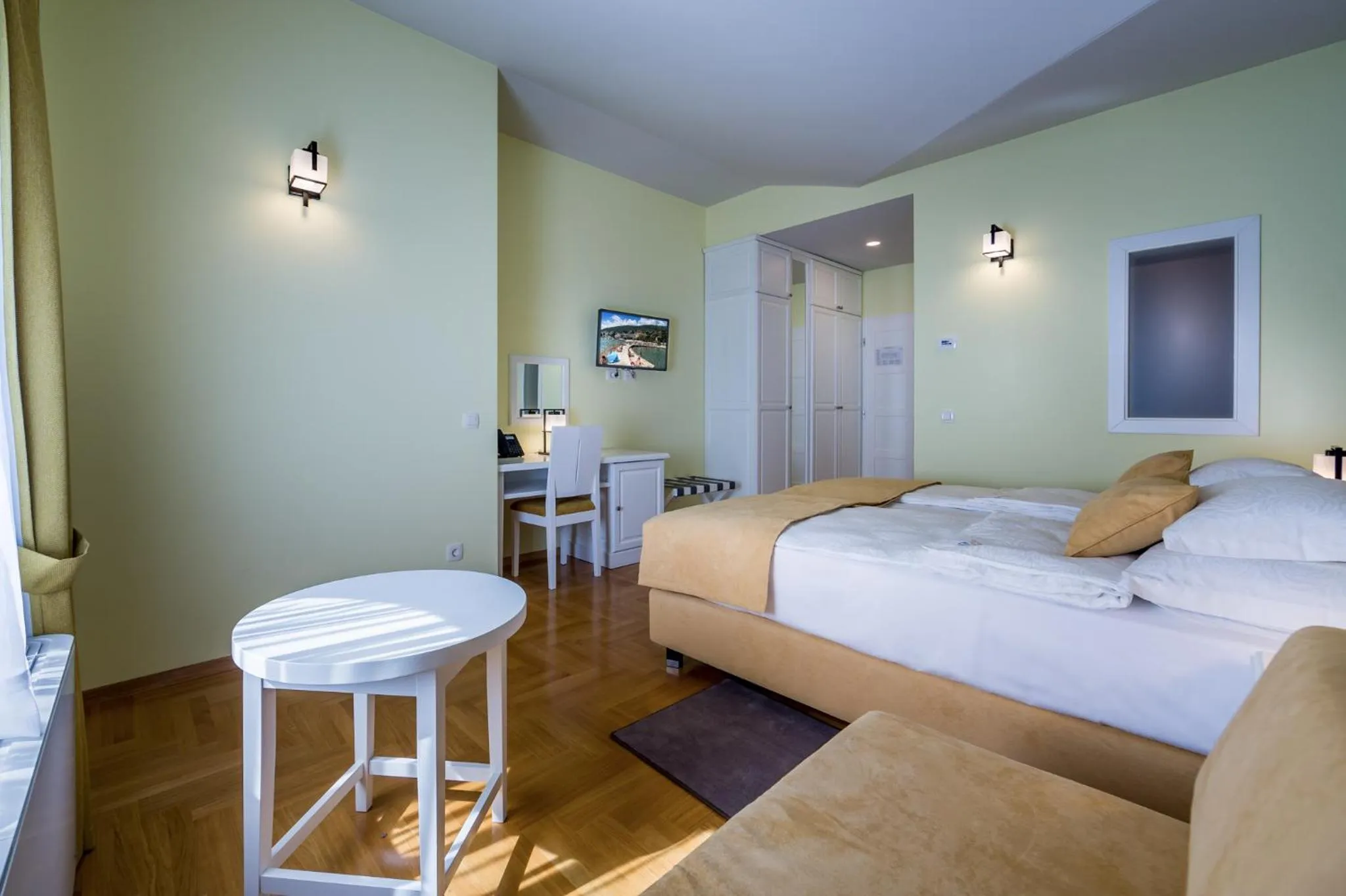 Photo of the whole room, Bed in Hotel Domino