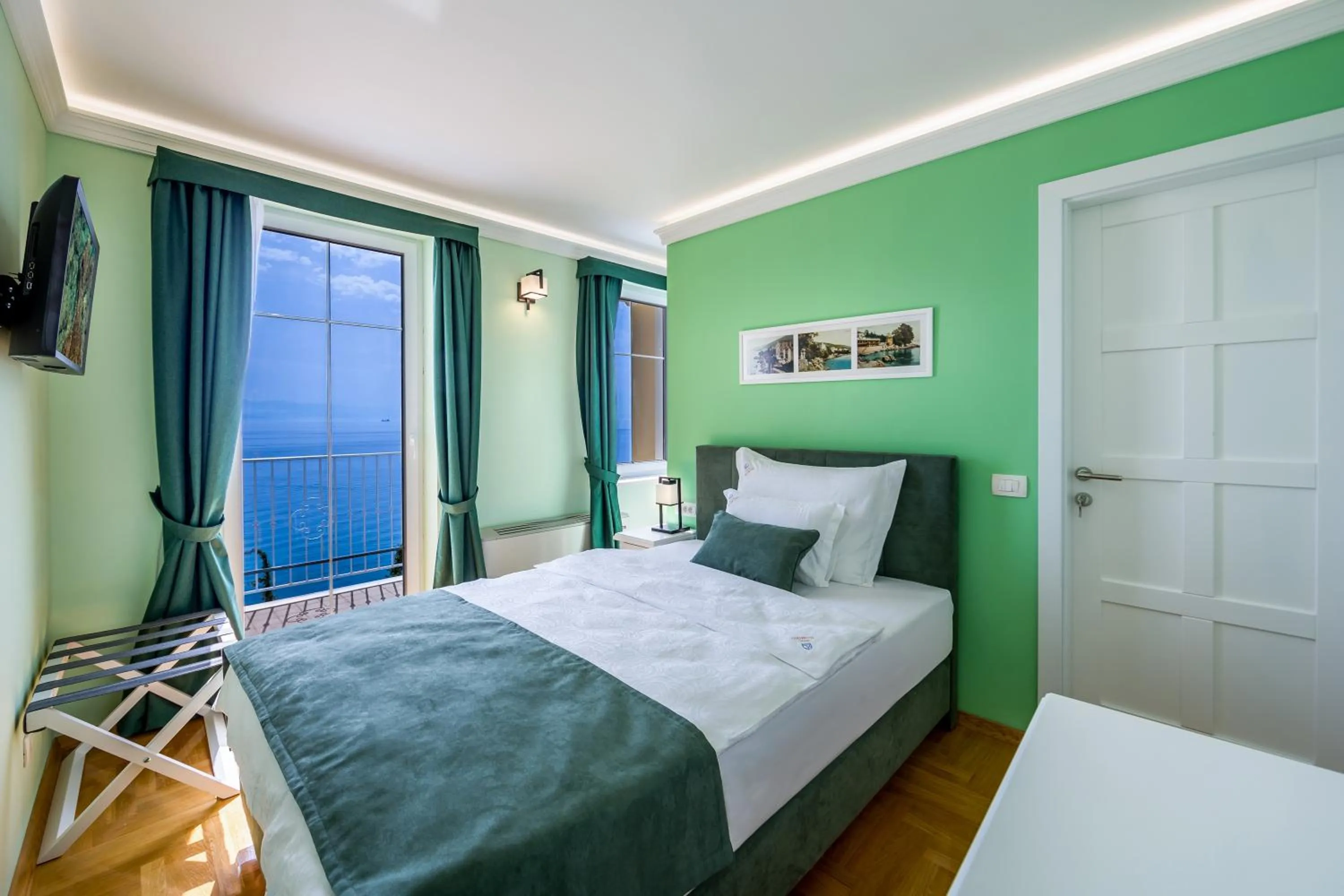 Balcony/Terrace, Bed in Hotel Domino