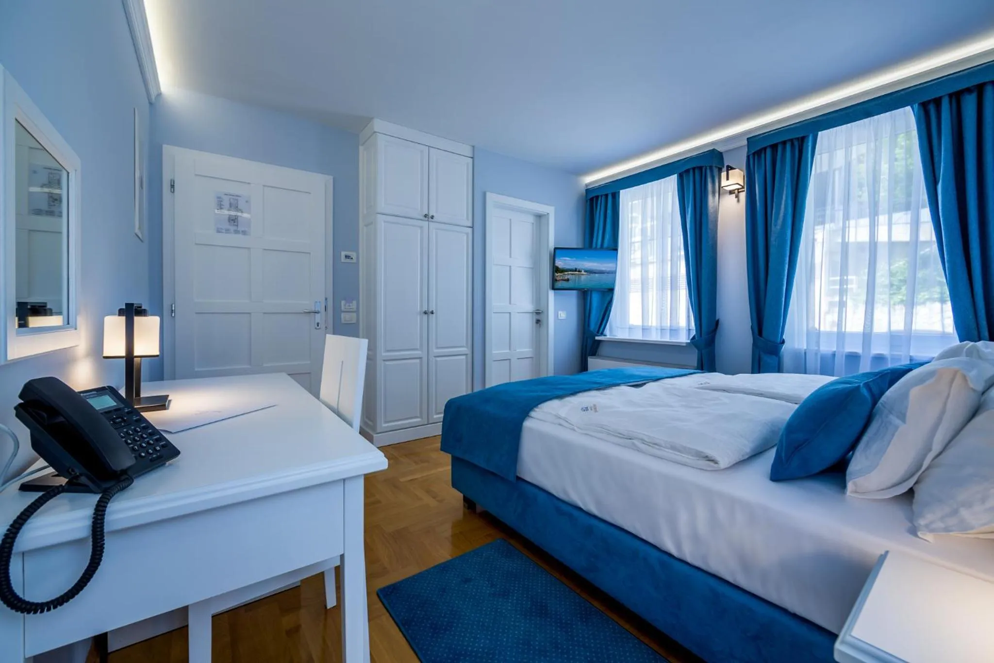 Photo of the whole room, Bed in Hotel Domino