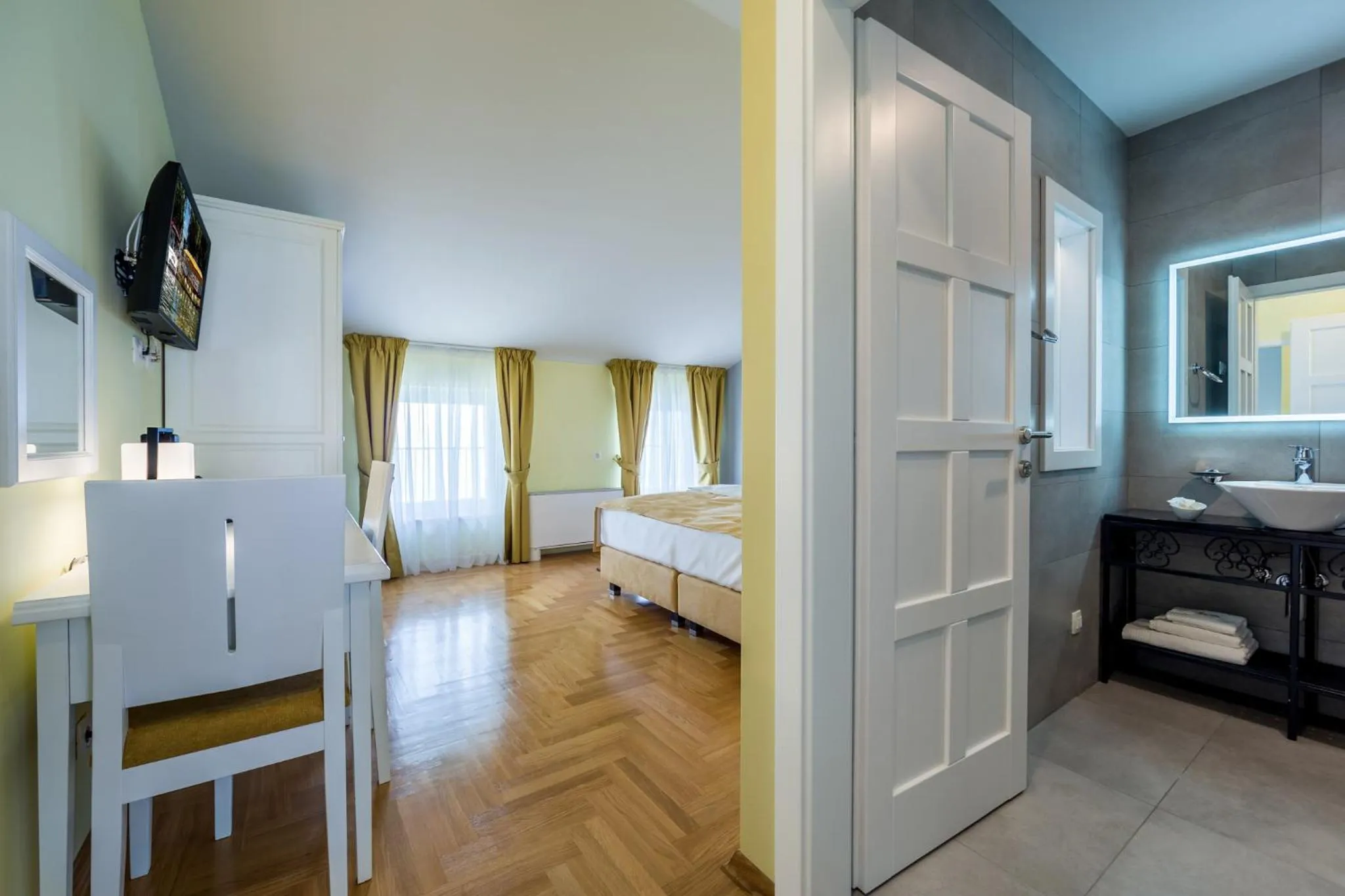 hair dresser, Bed in Hotel Domino