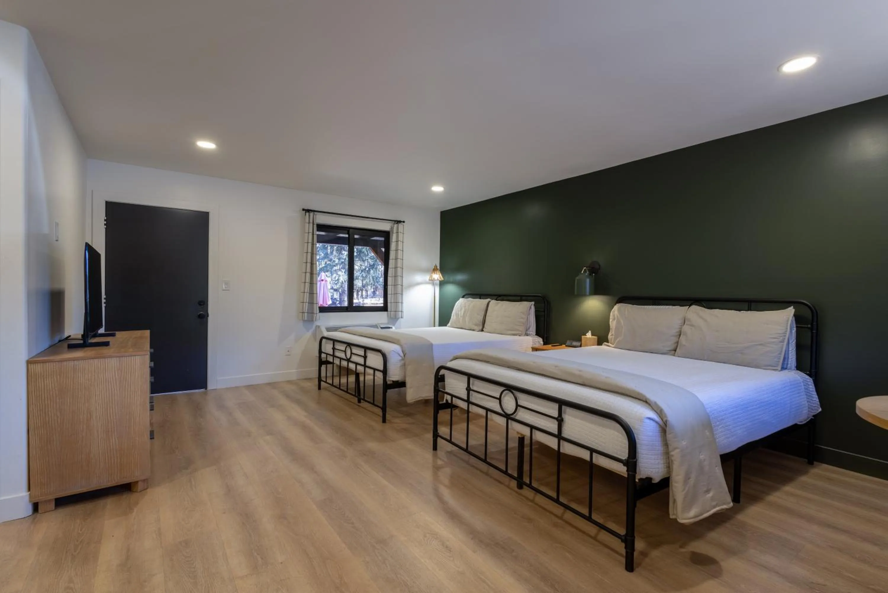 Bed in TimberLodge Inn