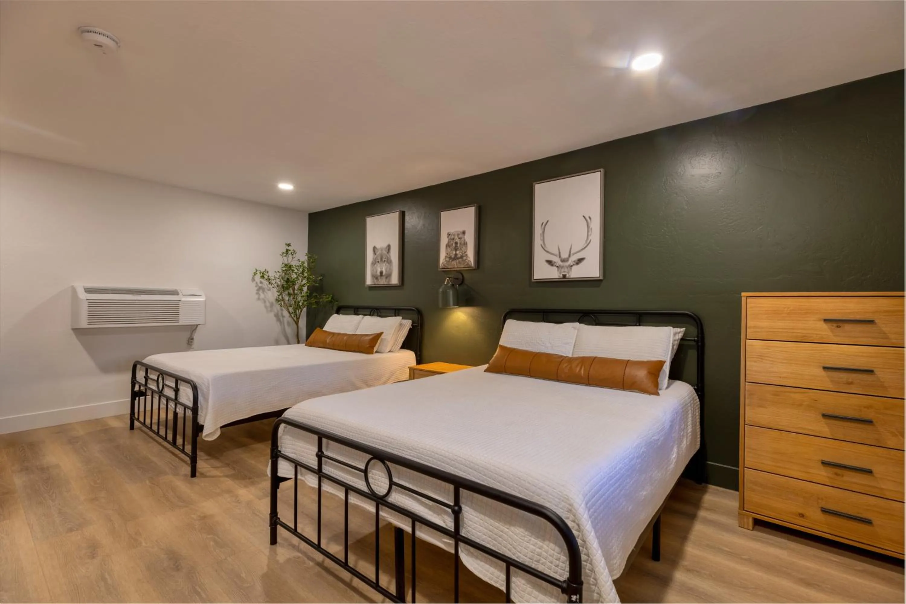 Bed in TimberLodge Inn