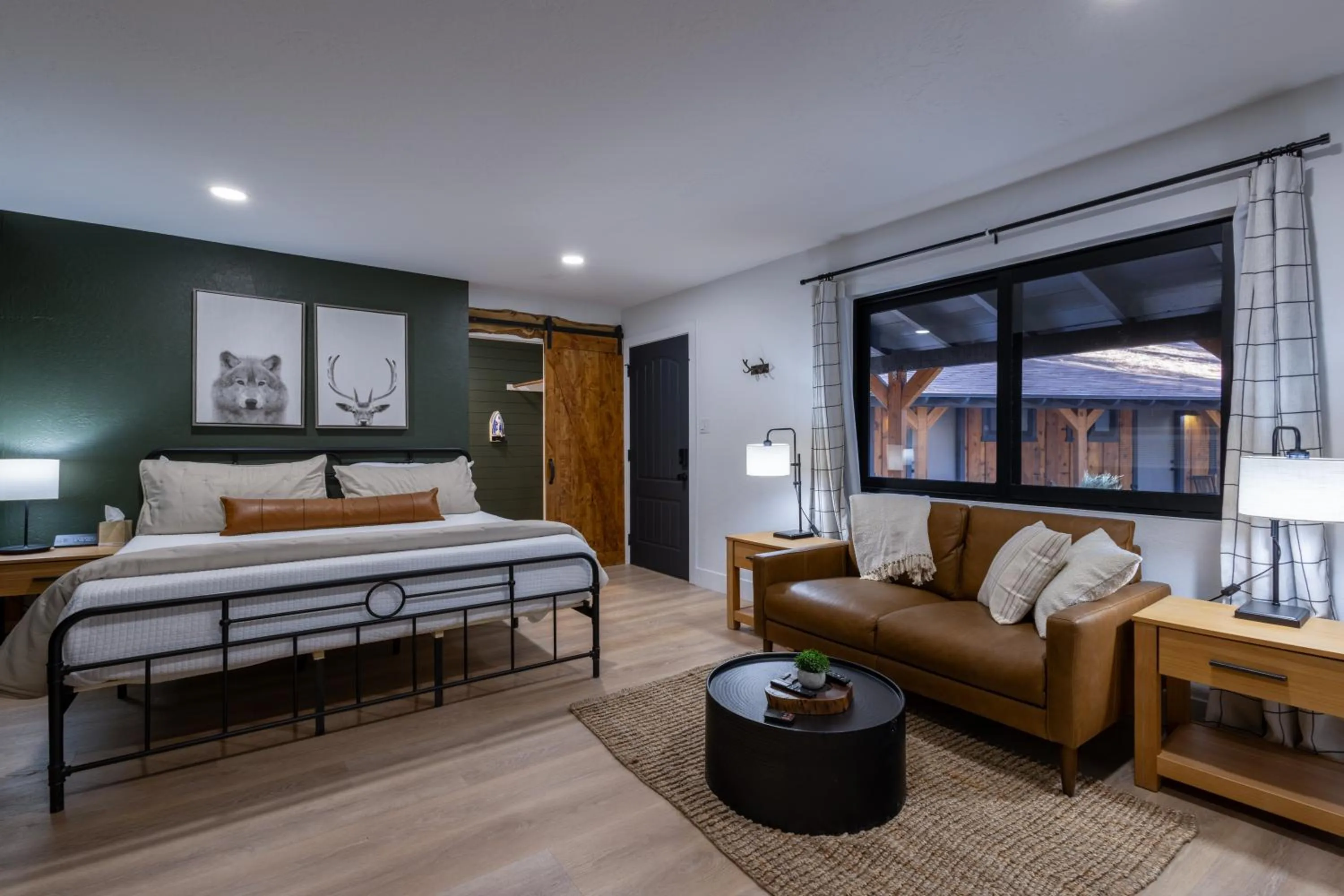 Bed in TimberLodge Inn