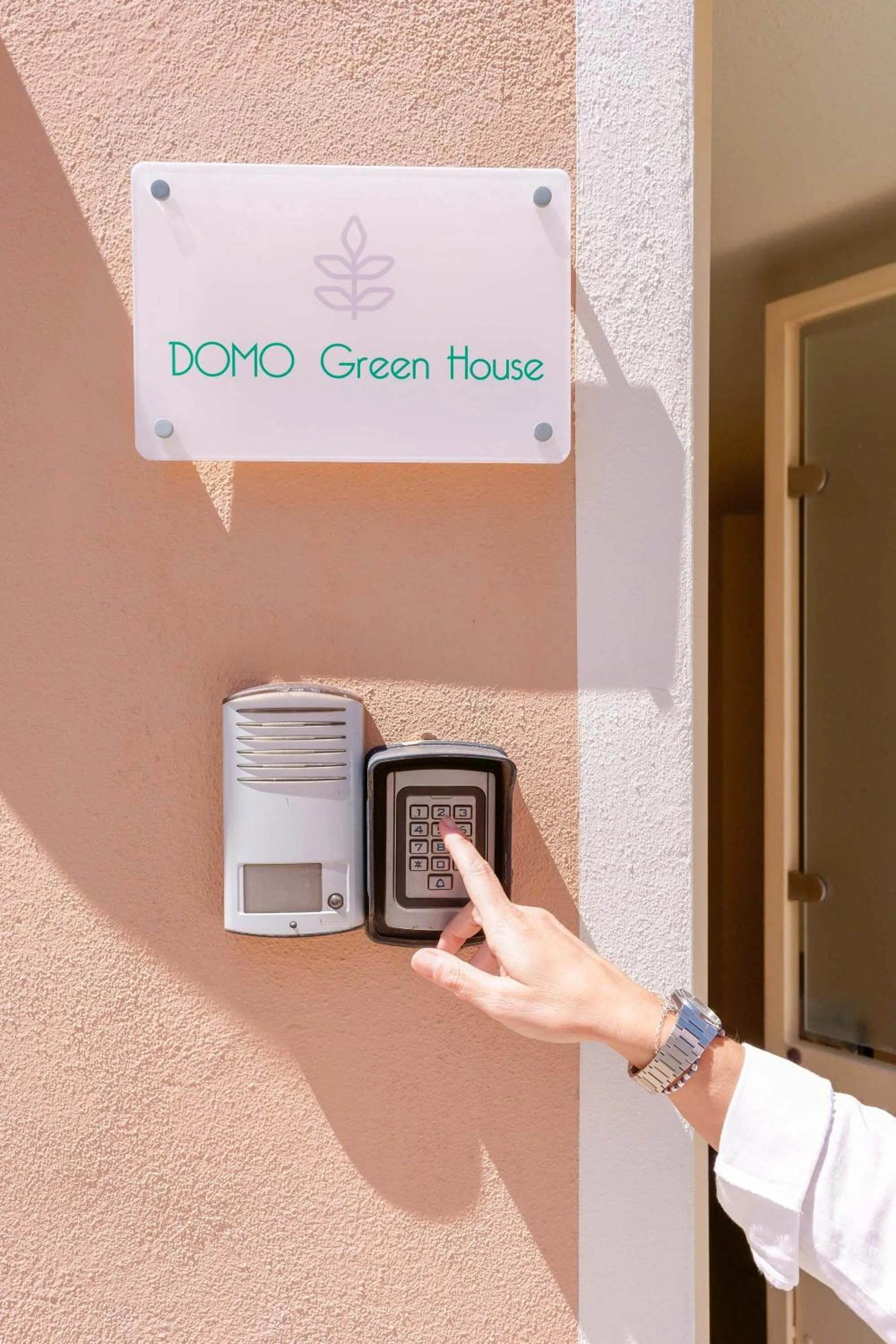 Property logo or sign in Domo Green House