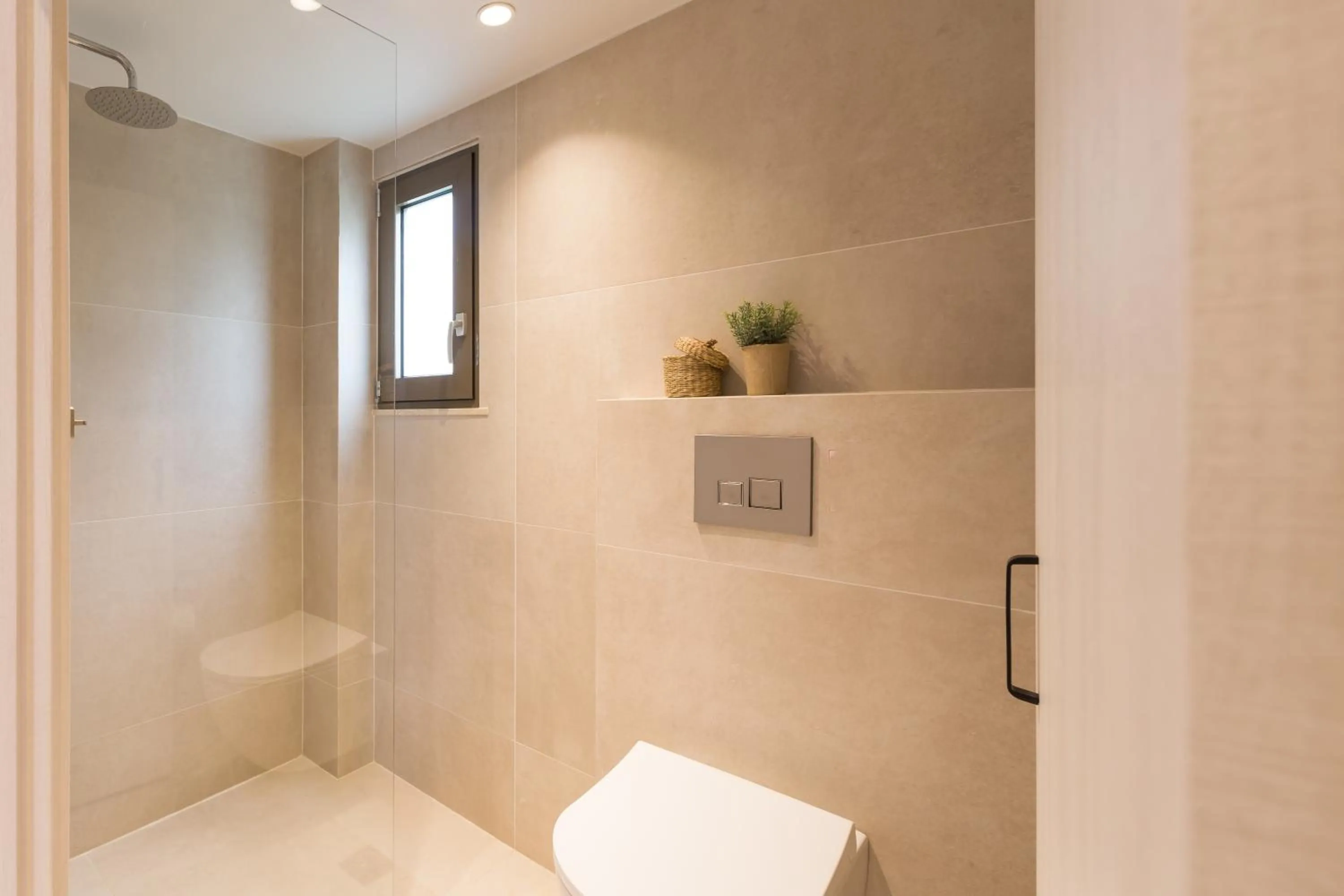 Shower in Calmare suites