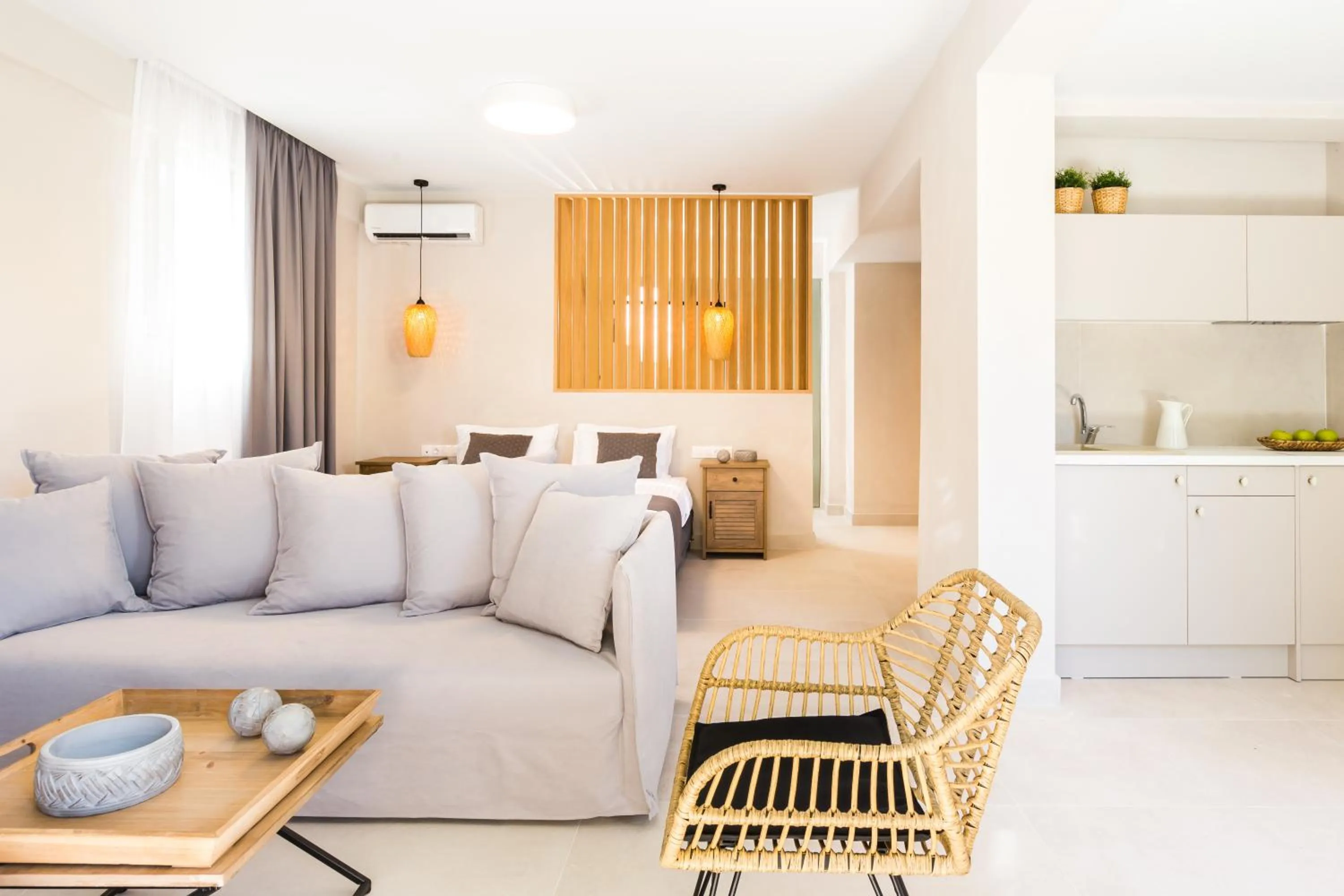 Photo of the whole room in Calmare suites